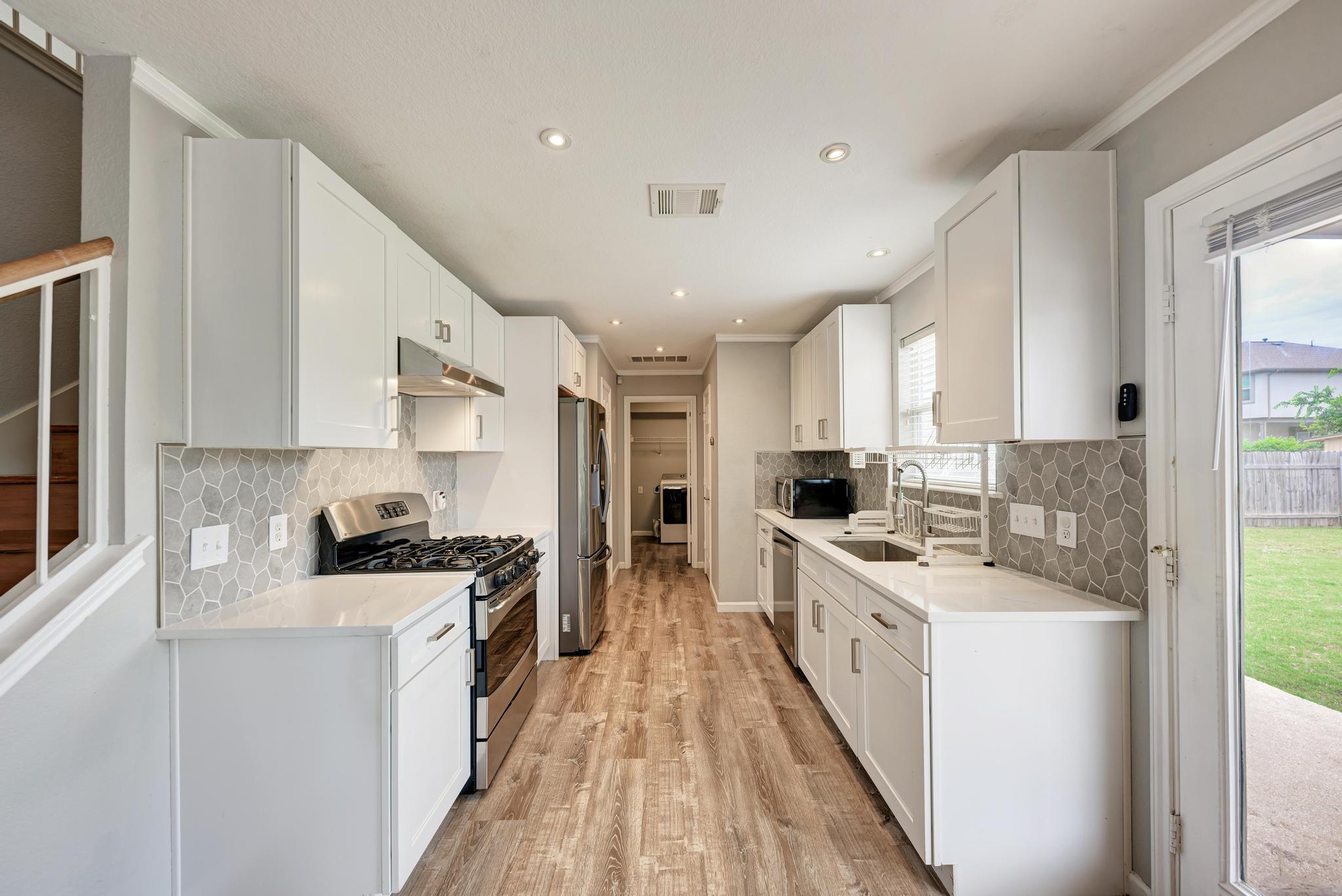 913 Whitley Dr, Leander, TX 78641