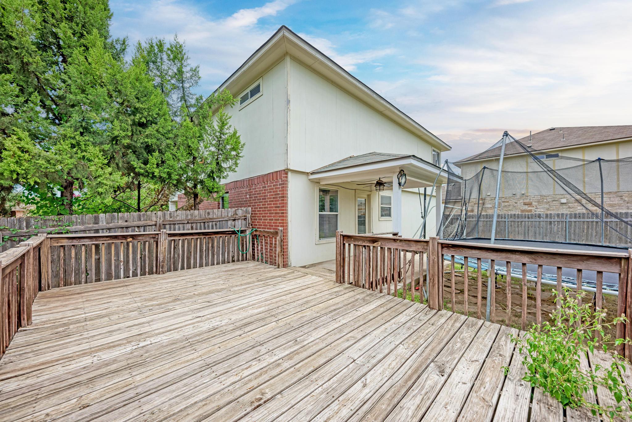 913 Whitley Dr, Leander, TX 78641