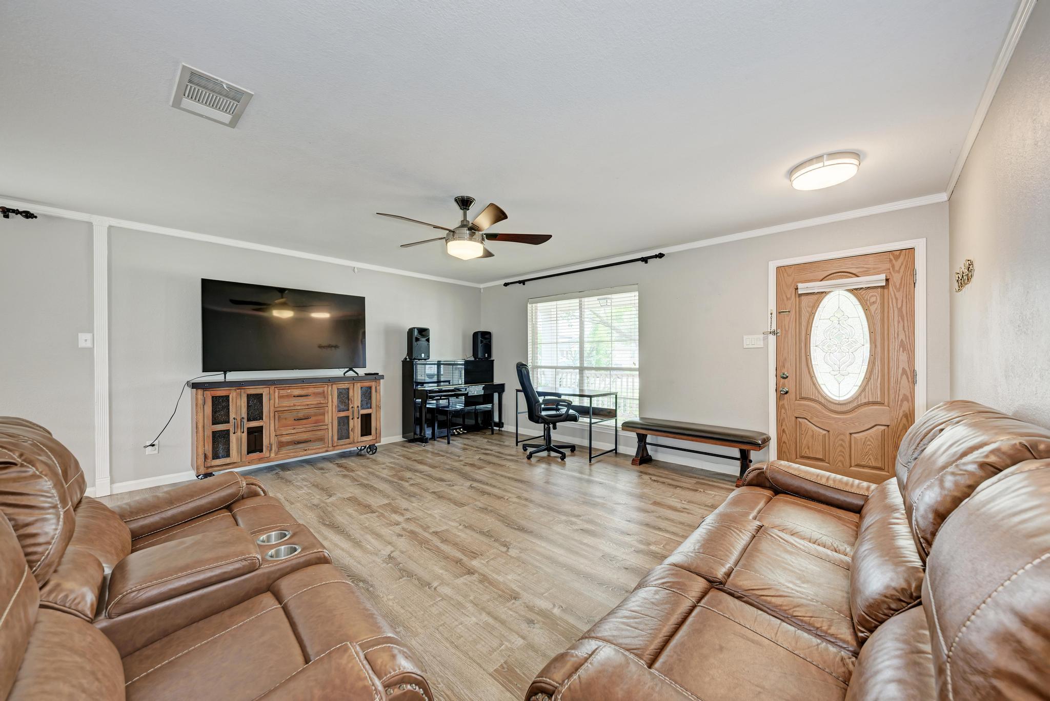 913 Whitley Dr, Leander, TX 78641