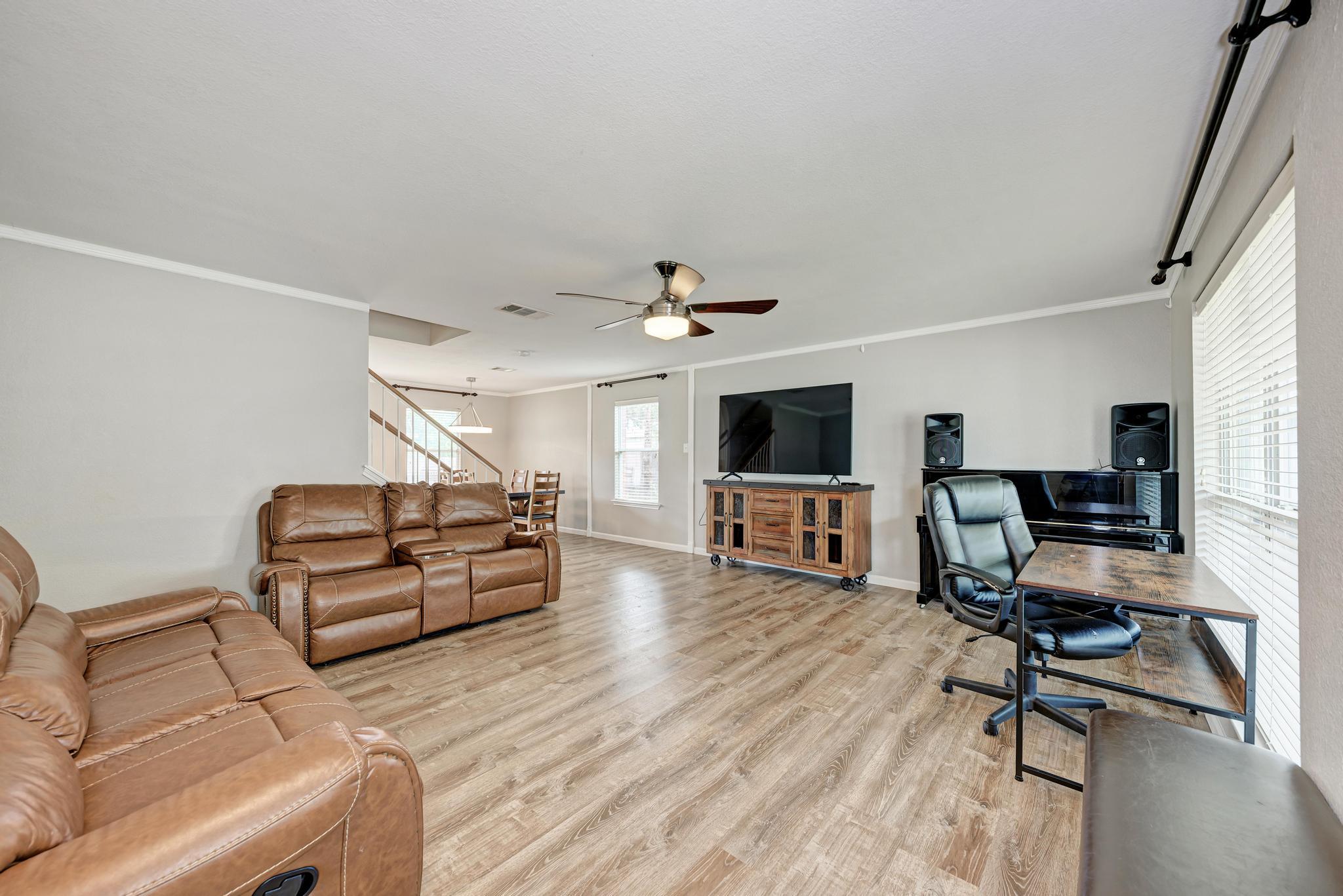 913 Whitley Dr, Leander, TX 78641