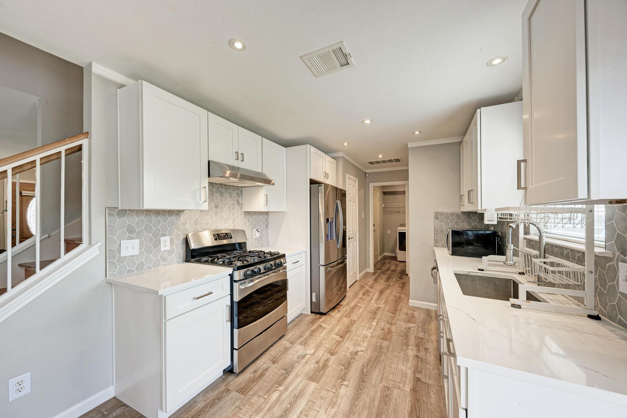 913 Whitley Dr, Leander, TX 78641