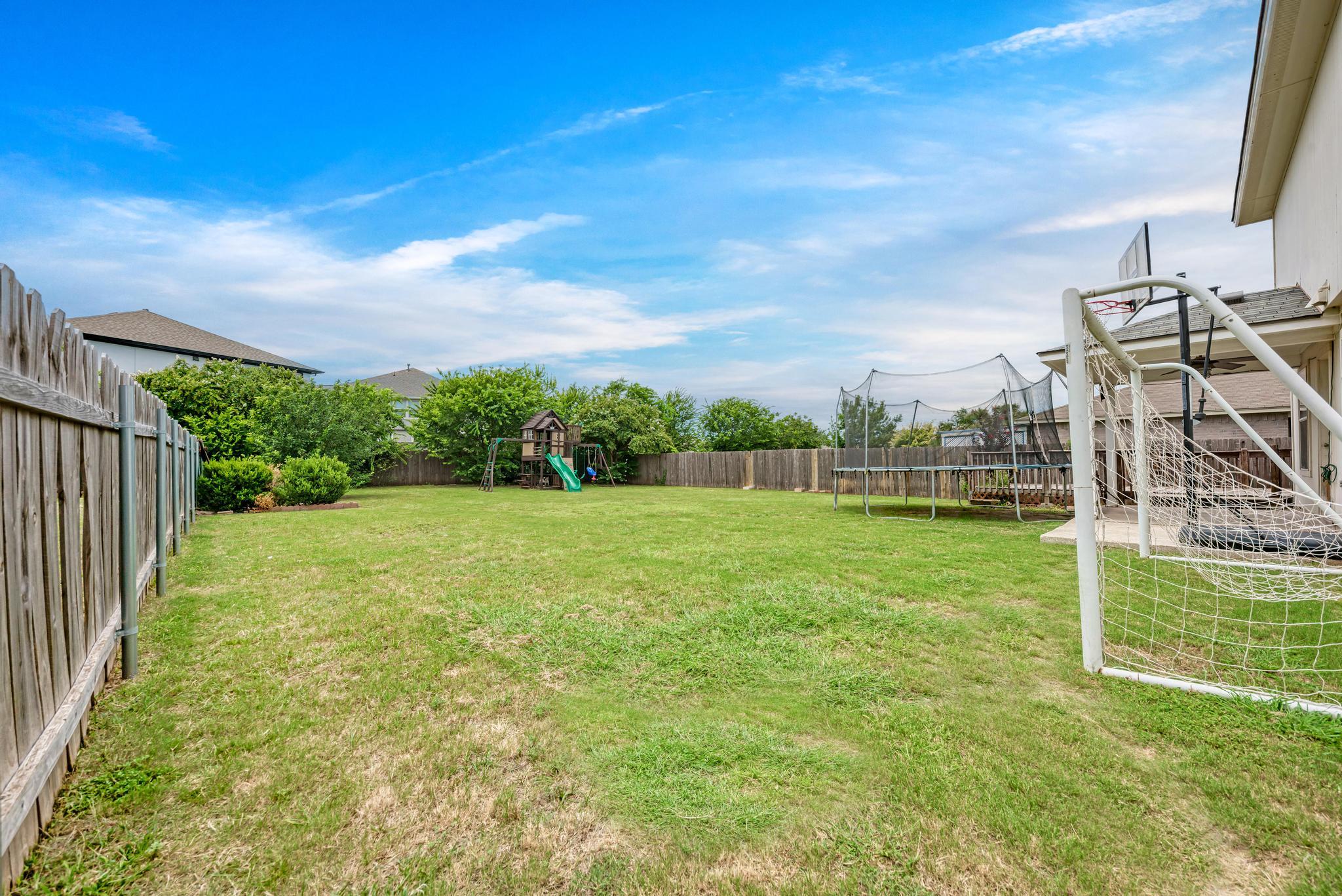 913 Whitley Dr, Leander, TX 78641