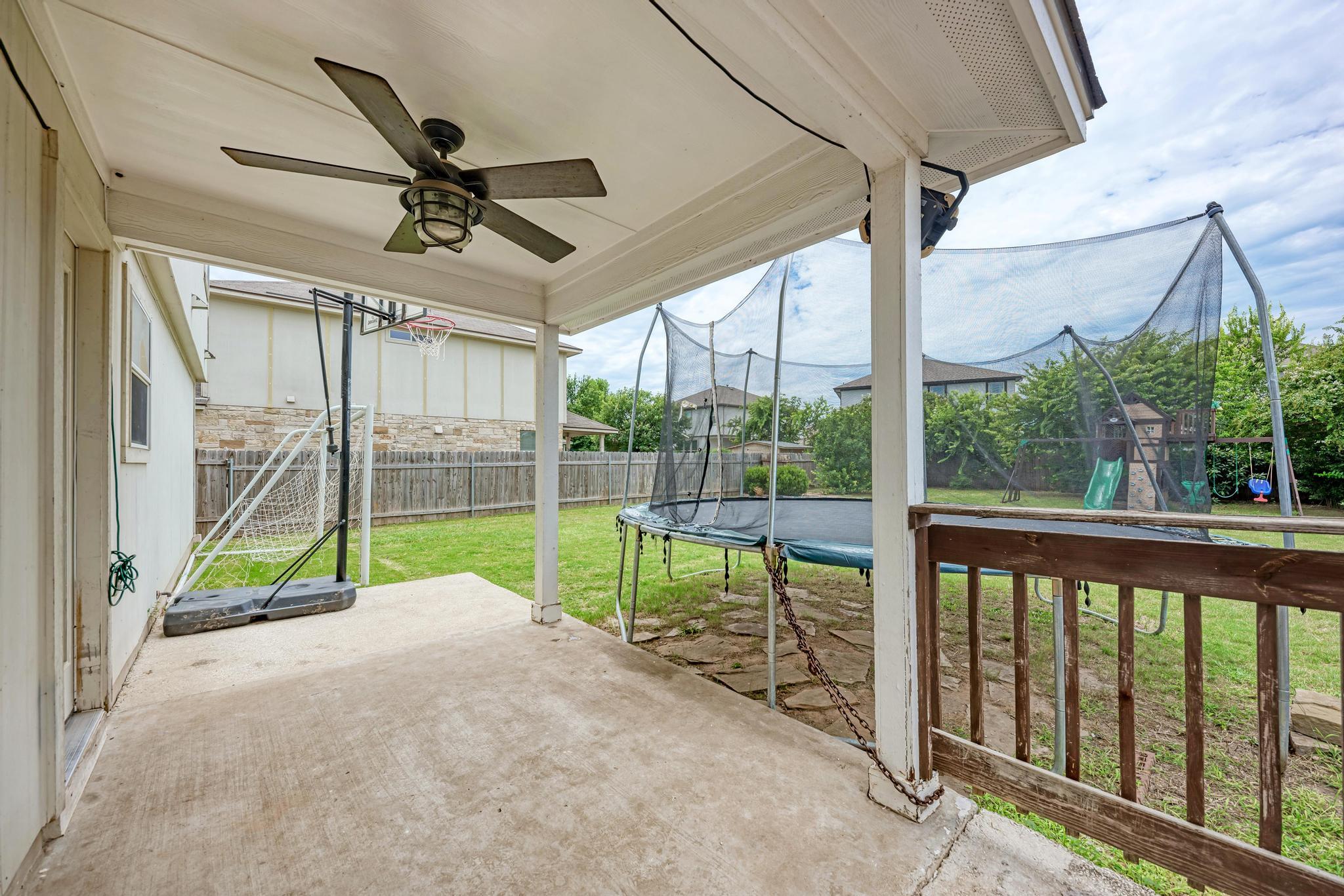 913 Whitley Dr, Leander, TX 78641