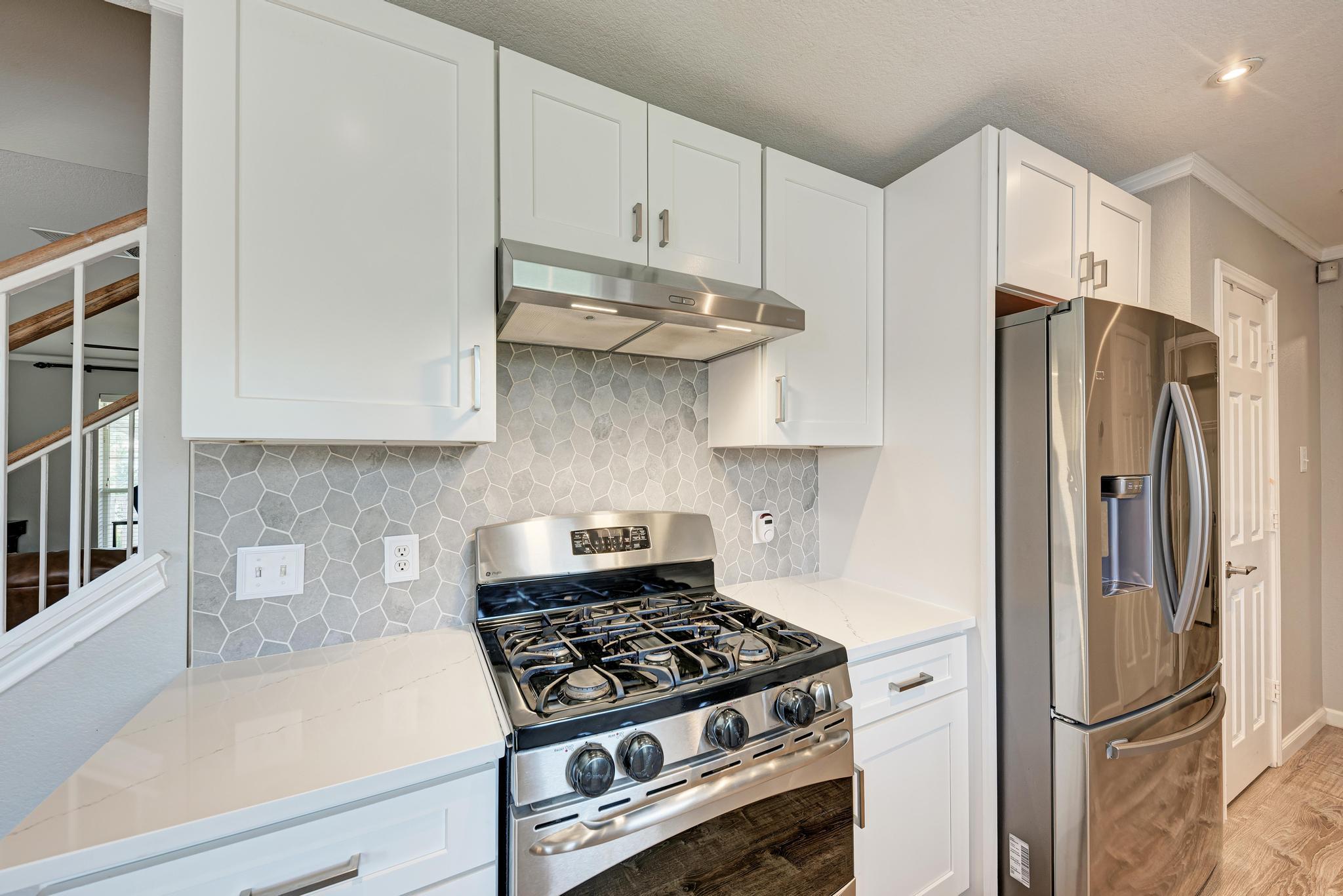 913 Whitley Dr, Leander, TX 78641