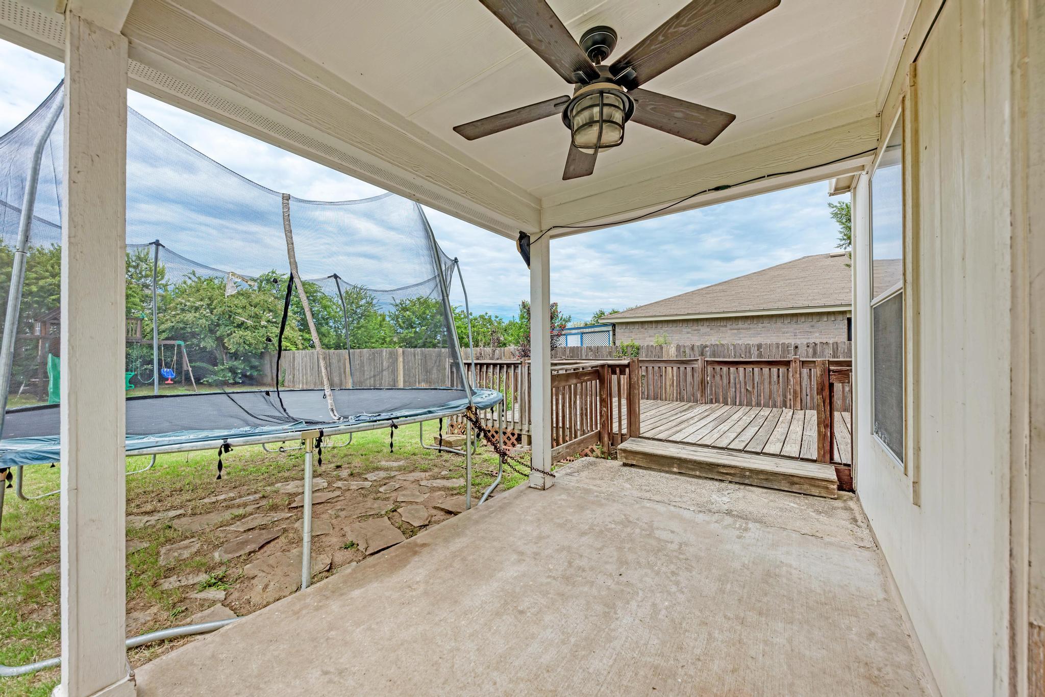 913 Whitley Dr, Leander, TX 78641