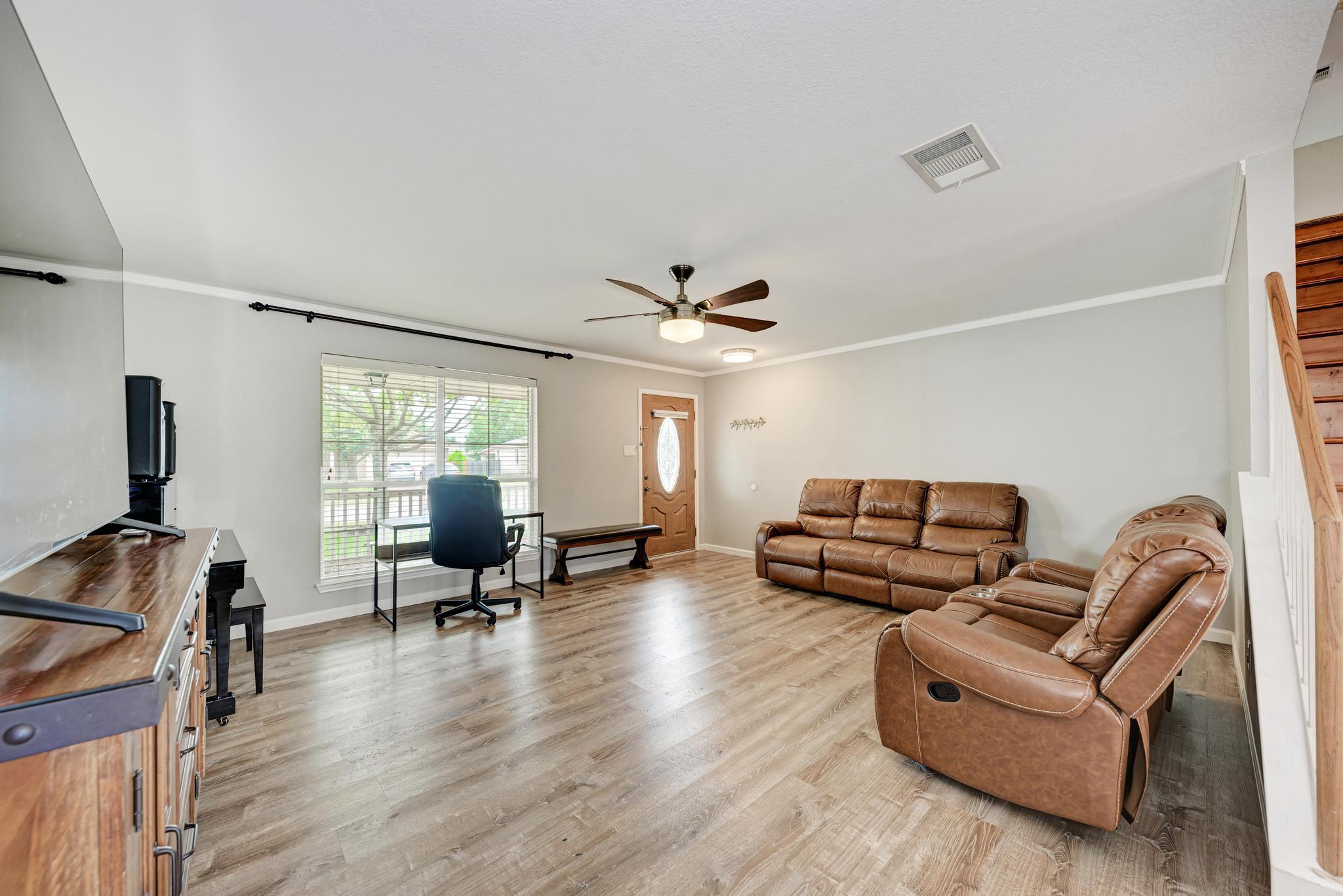 913 Whitley Dr, Leander, TX 78641