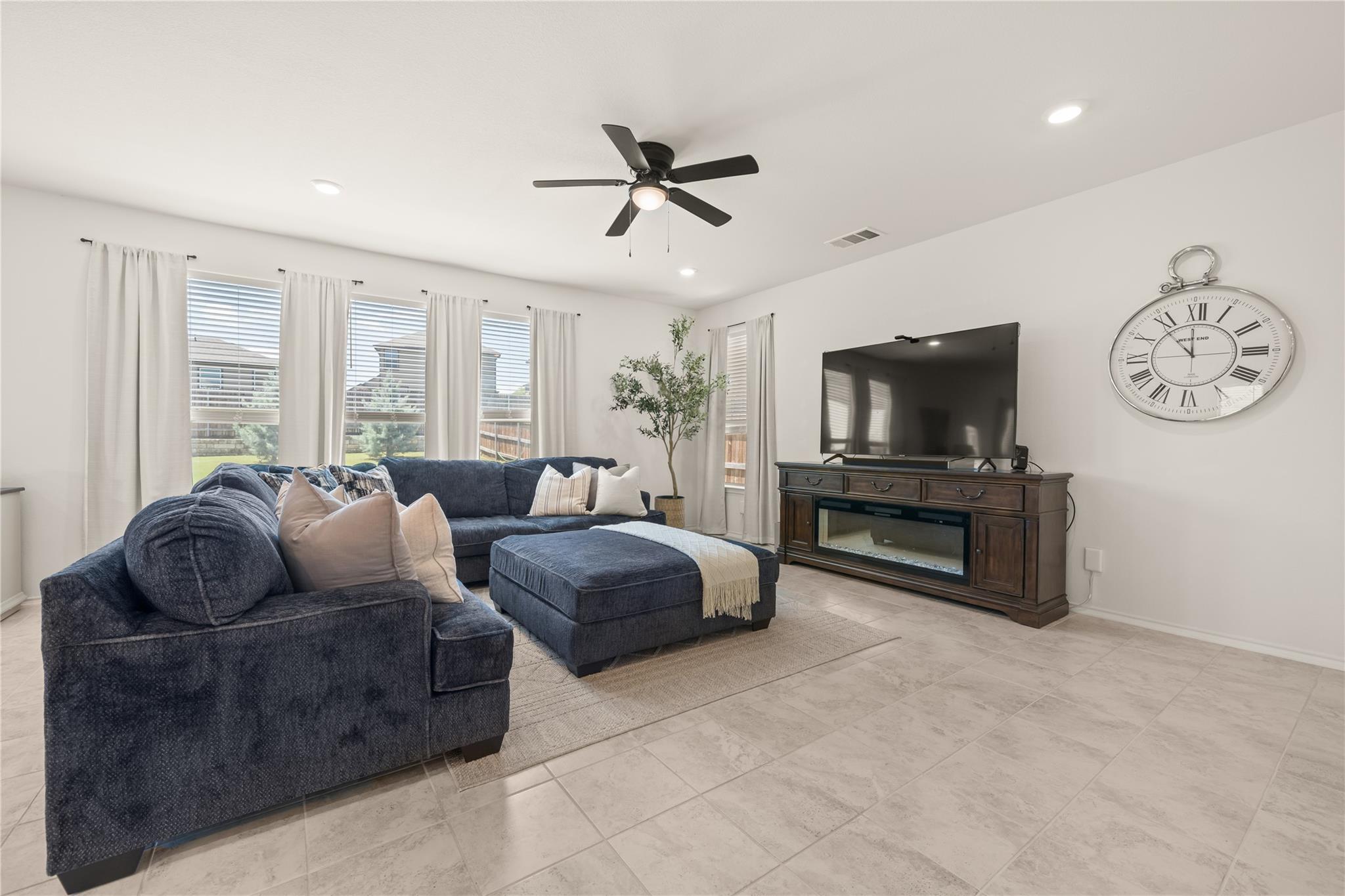 417 Los Cobos Ln, Georgetown, TX 78626