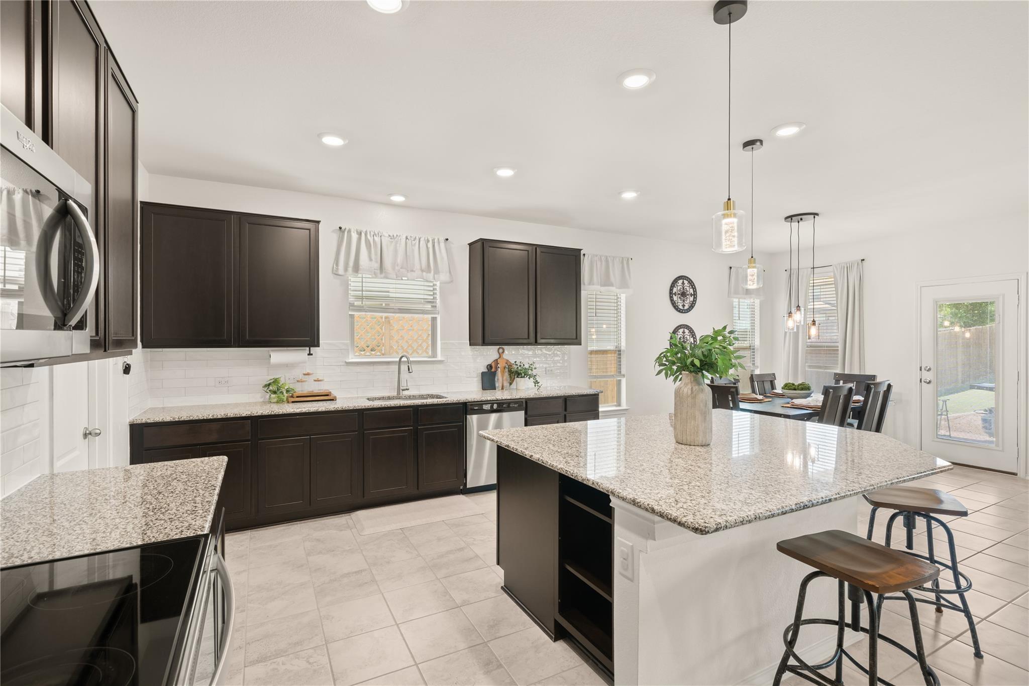 417 Los Cobos Ln, Georgetown, TX 78626