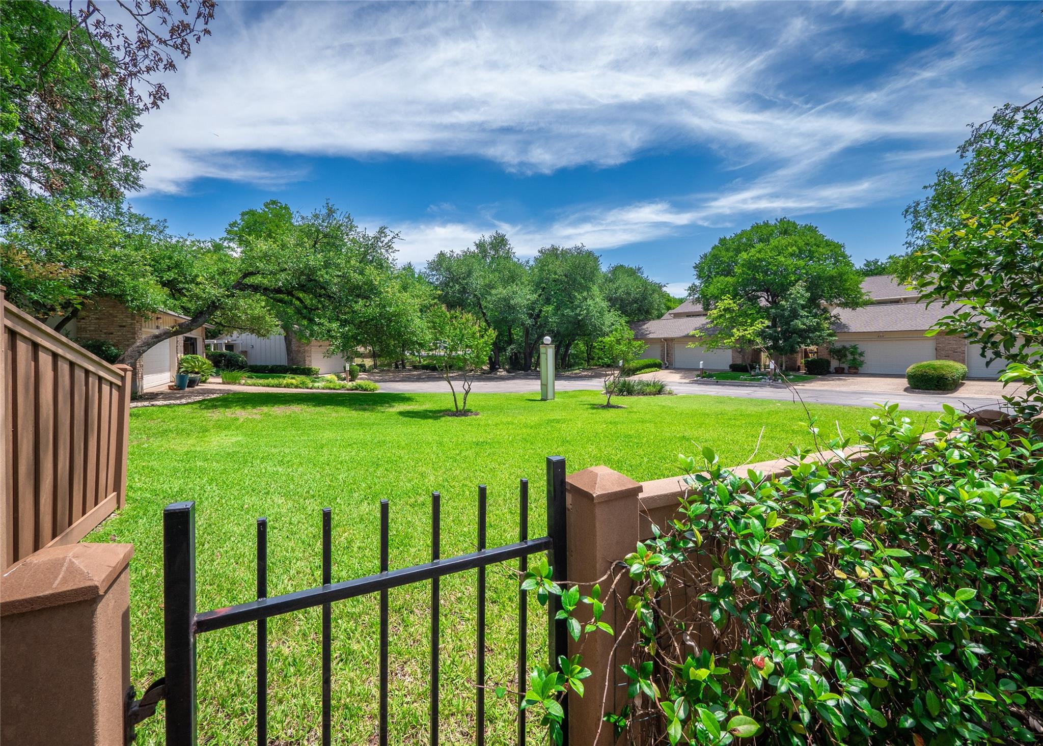 8350 Summerwood Dr, Austin, TX 78759