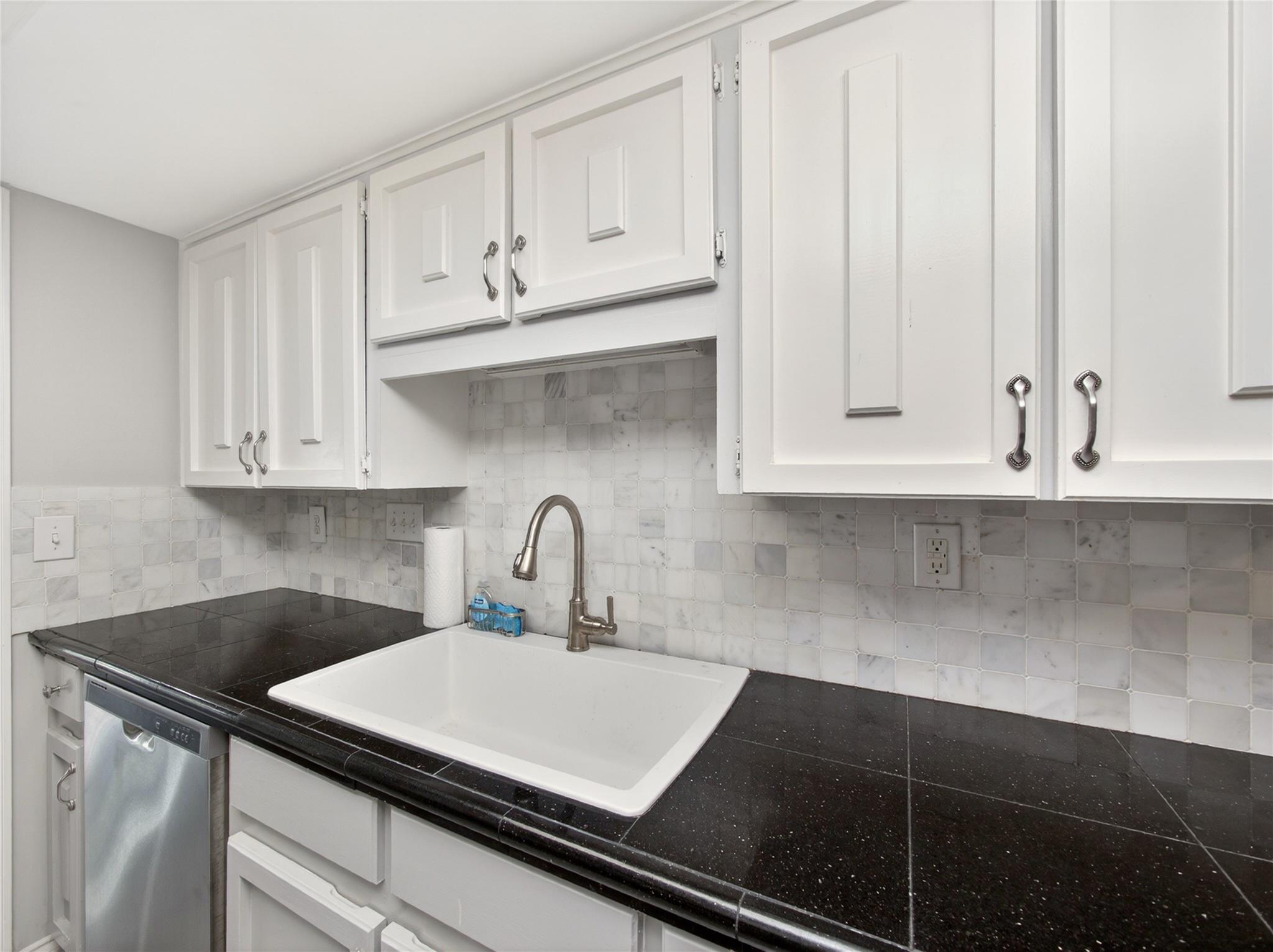 8350 Summerwood Dr, Austin, TX 78759
