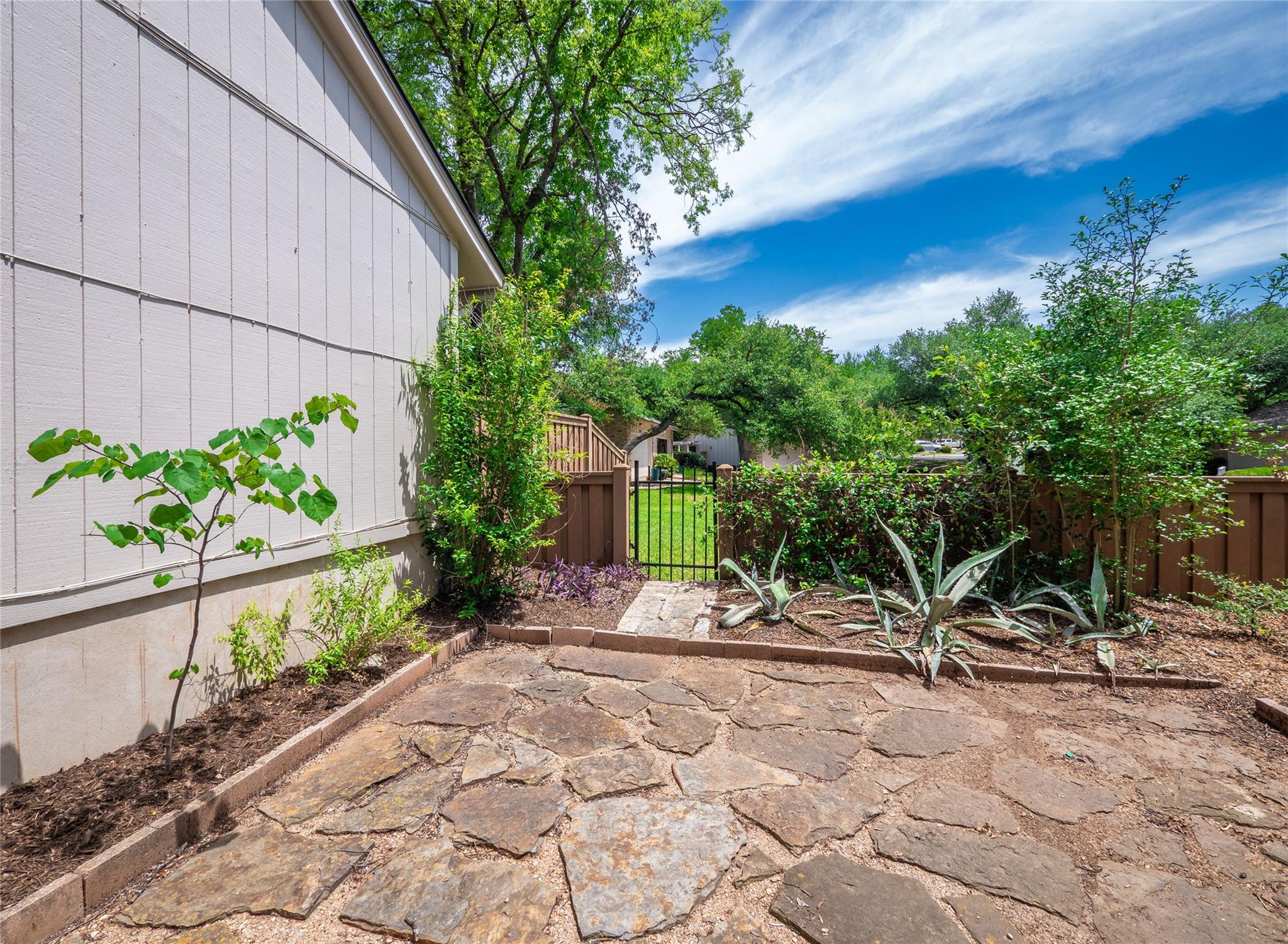 8350 Summerwood Dr, Austin, TX 78759