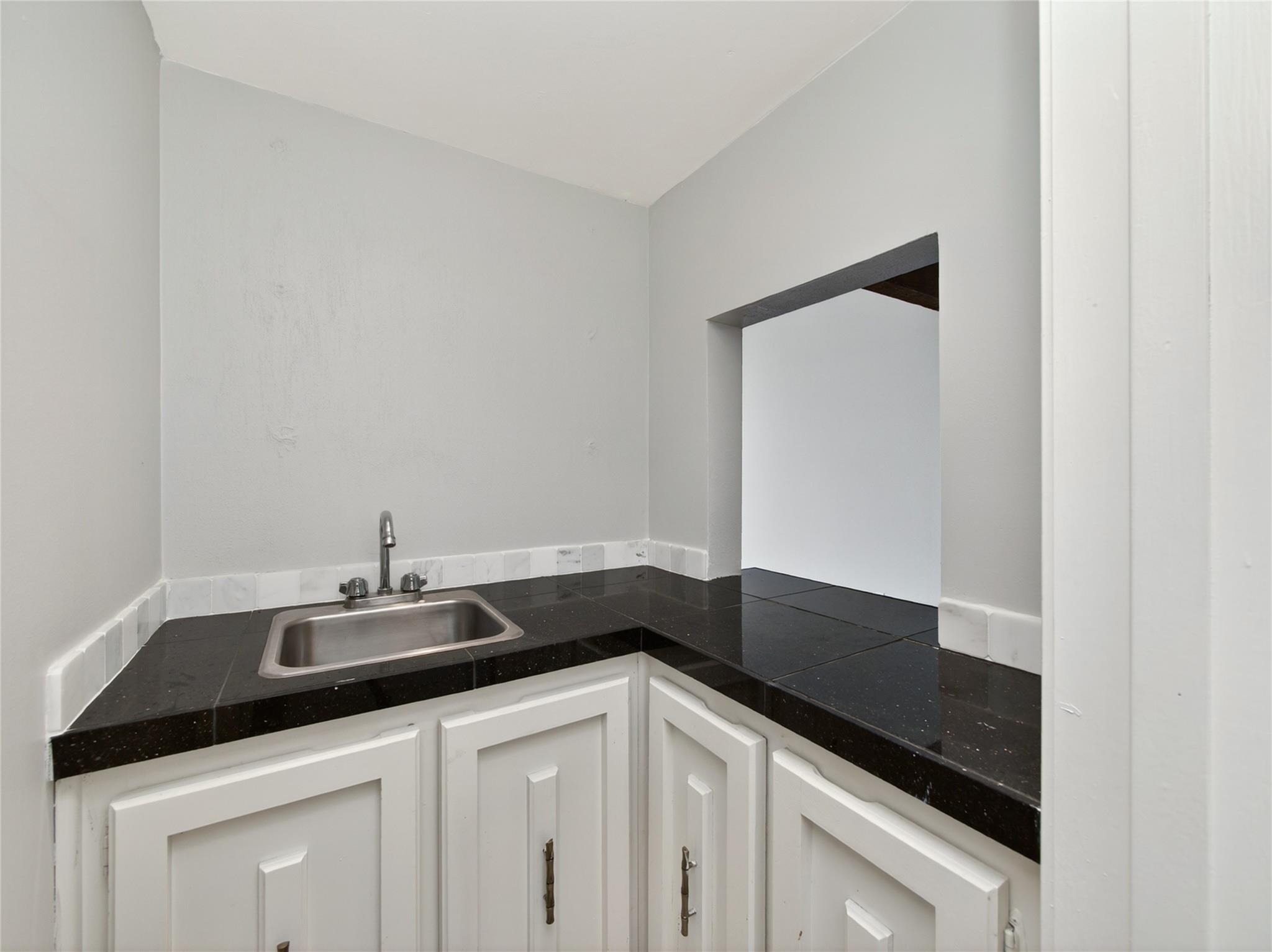 8350 Summerwood Dr, Austin, TX 78759