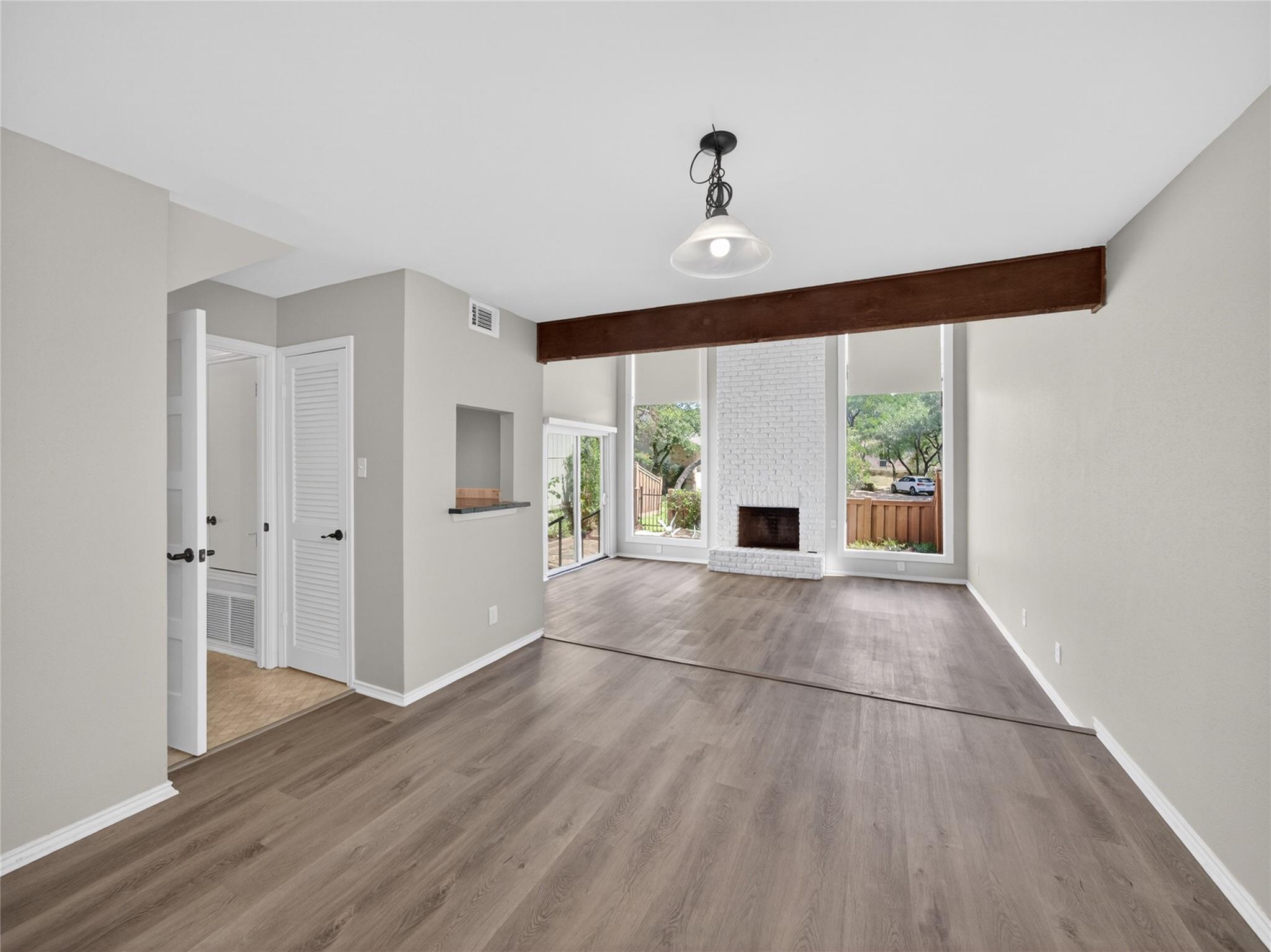 8350 Summerwood Dr, Austin, TX 78759