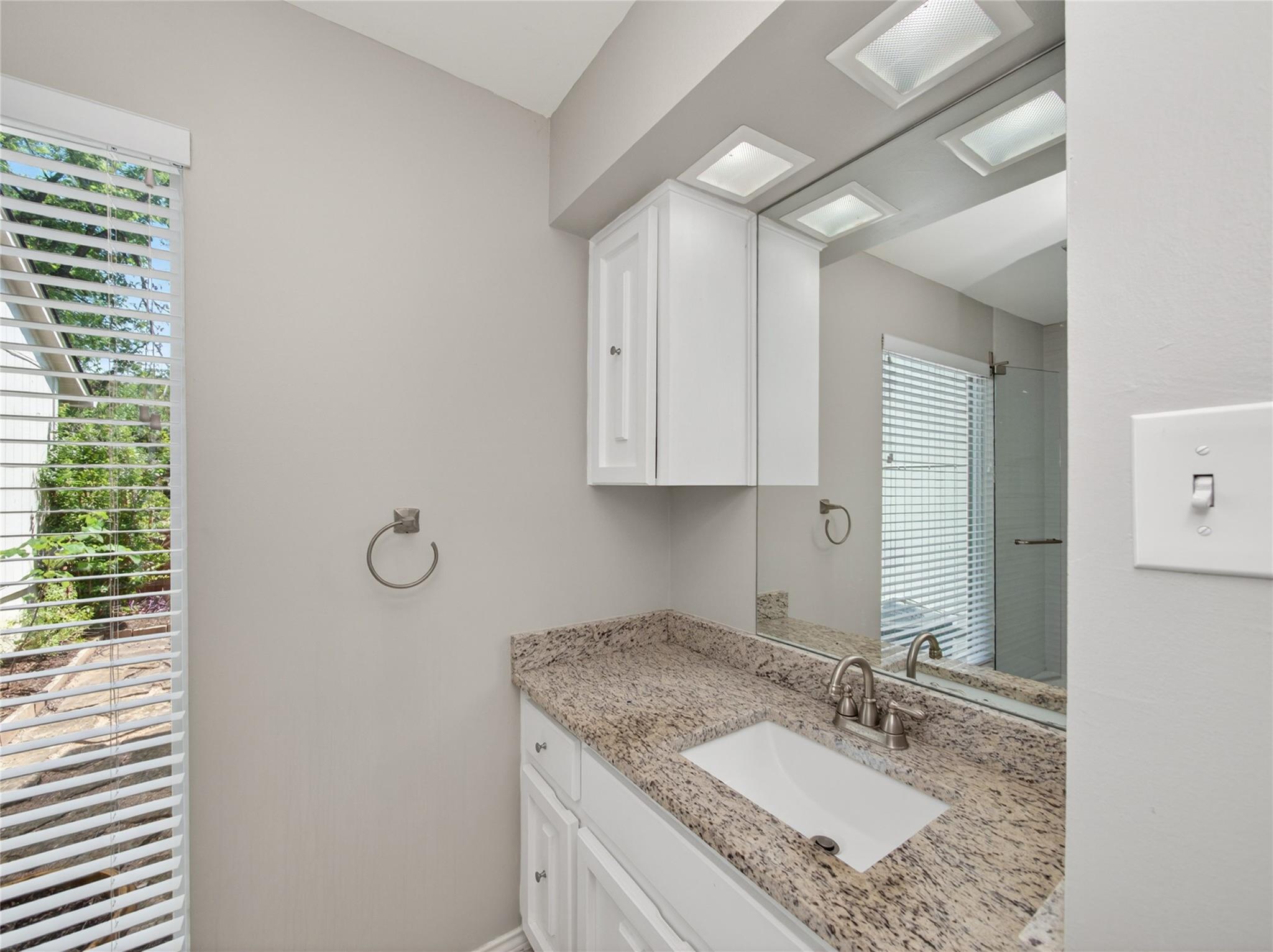 8350 Summerwood Dr, Austin, TX 78759