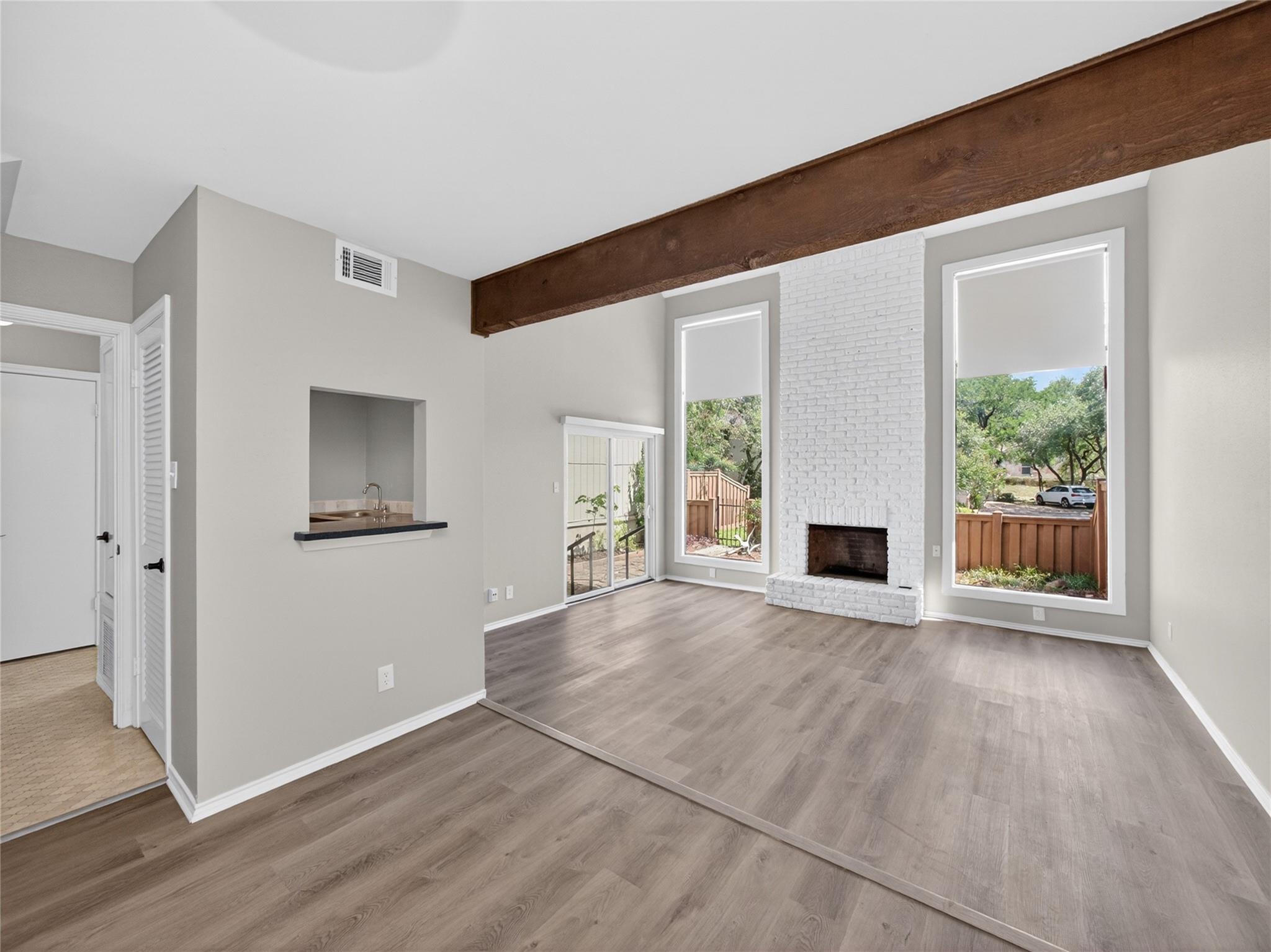 8350 Summerwood Dr, Austin, TX 78759