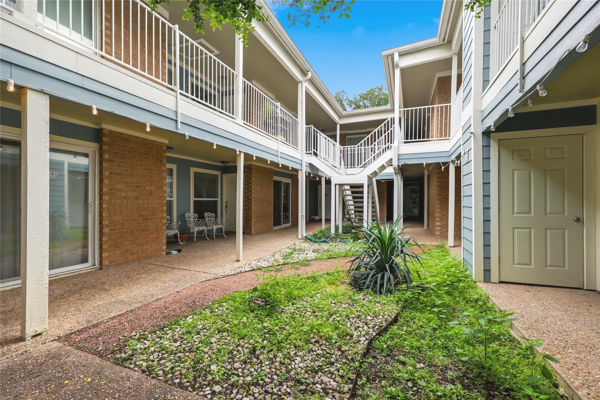 400 W 35th St # 201, Austin, TX 78705