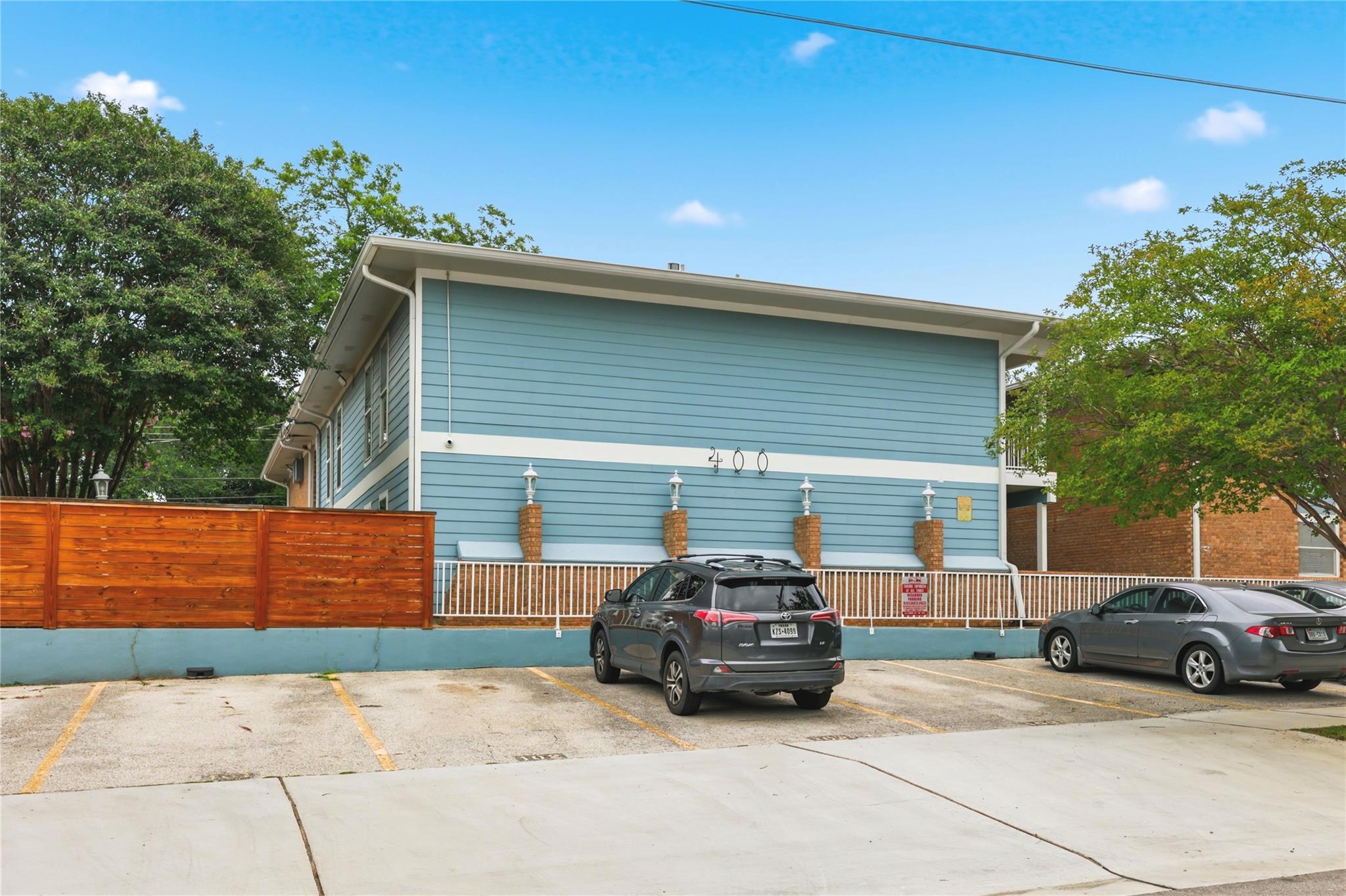 400 W 35th St # 201, Austin, TX 78705