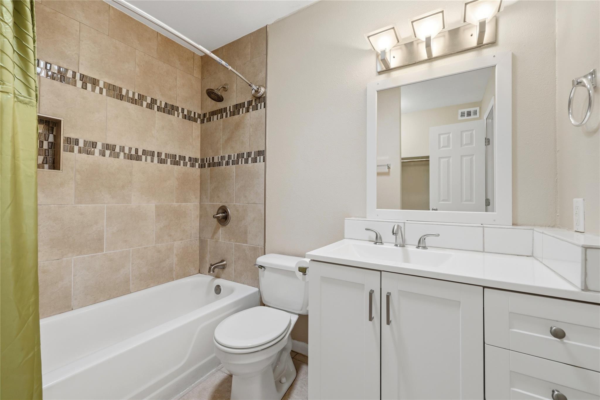 400 W 35th St # 201, Austin, TX 78705