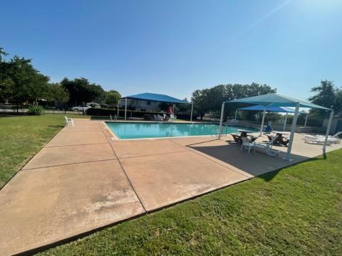 302 Golden Gate Dr, Leander, TX 78641