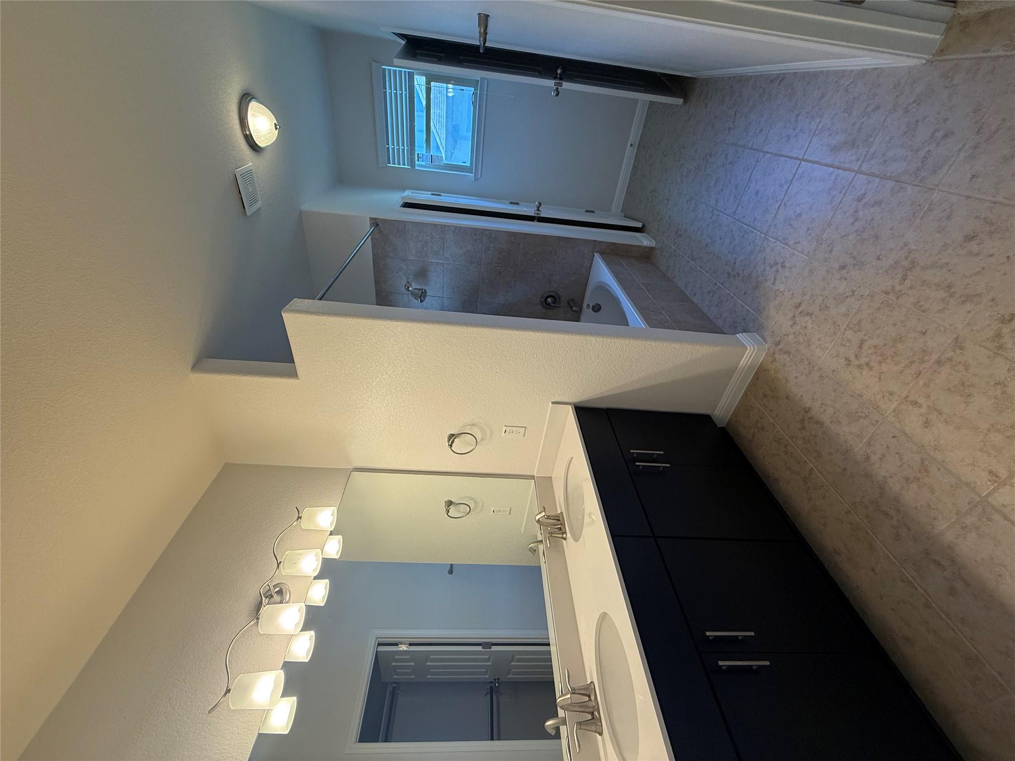 907 Sleepy Dell Ln, Austin, TX 78748