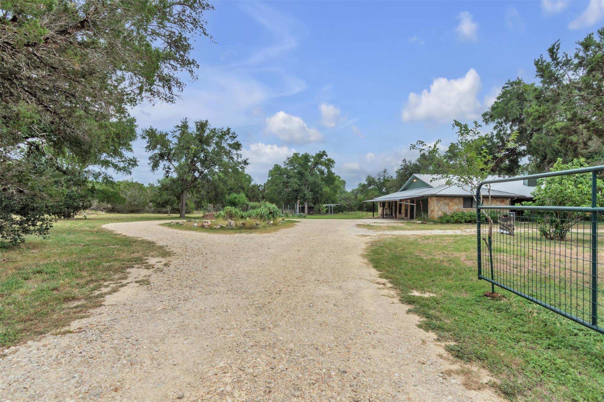 700 Billie Brooks Ln, Driftwood, TX 78619
