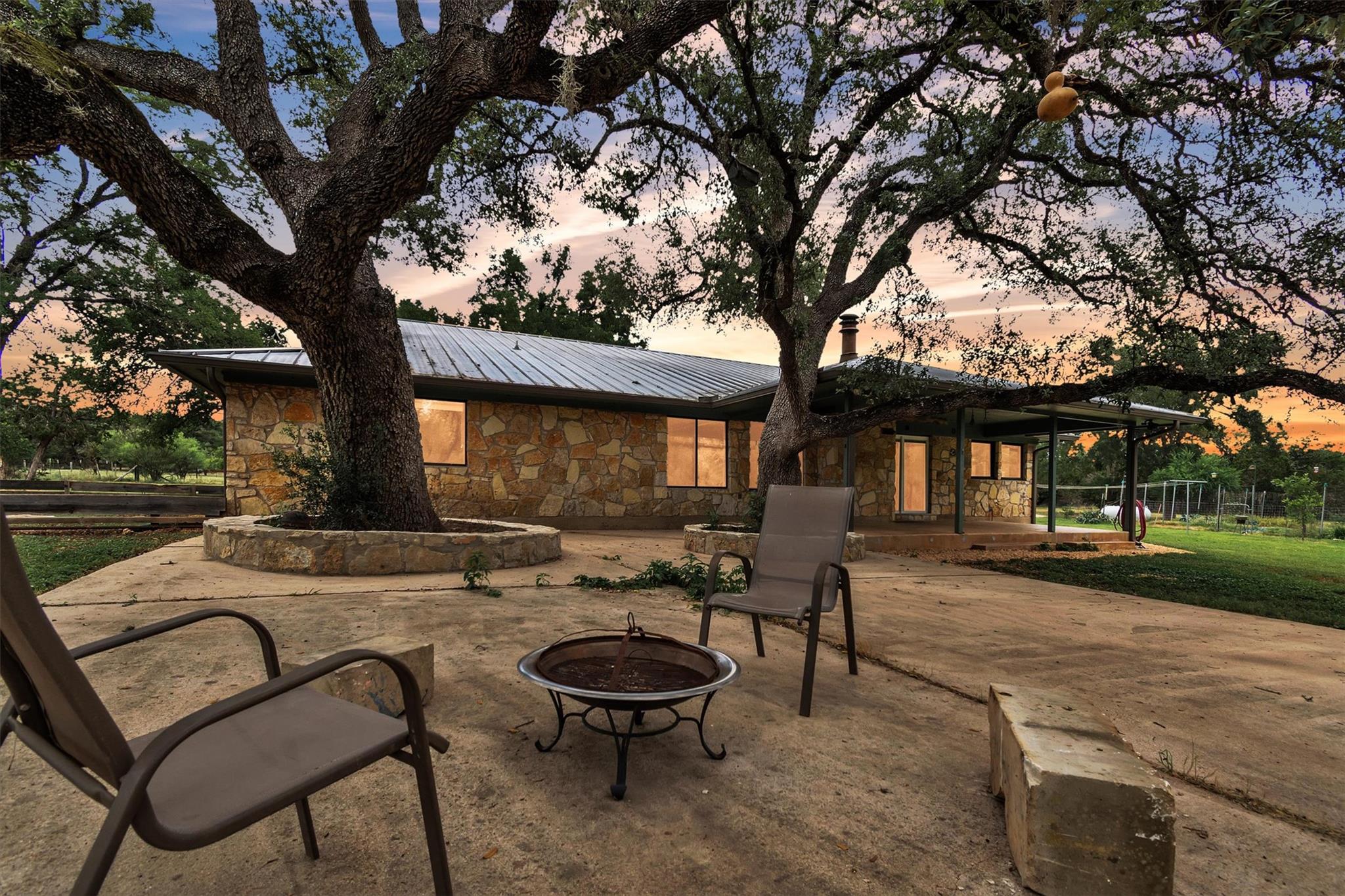 700 Billie Brooks Ln, Driftwood, TX 78619
