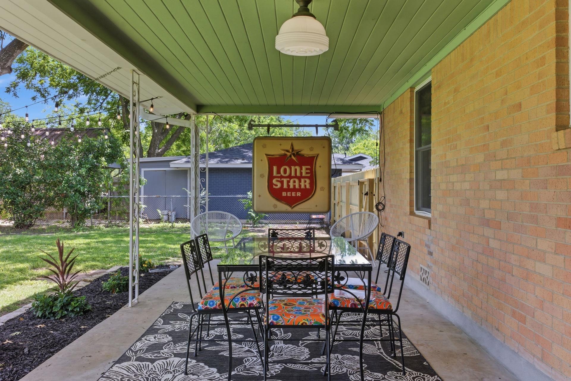 1215 W Live Oak St, Lockhart, TX 78644