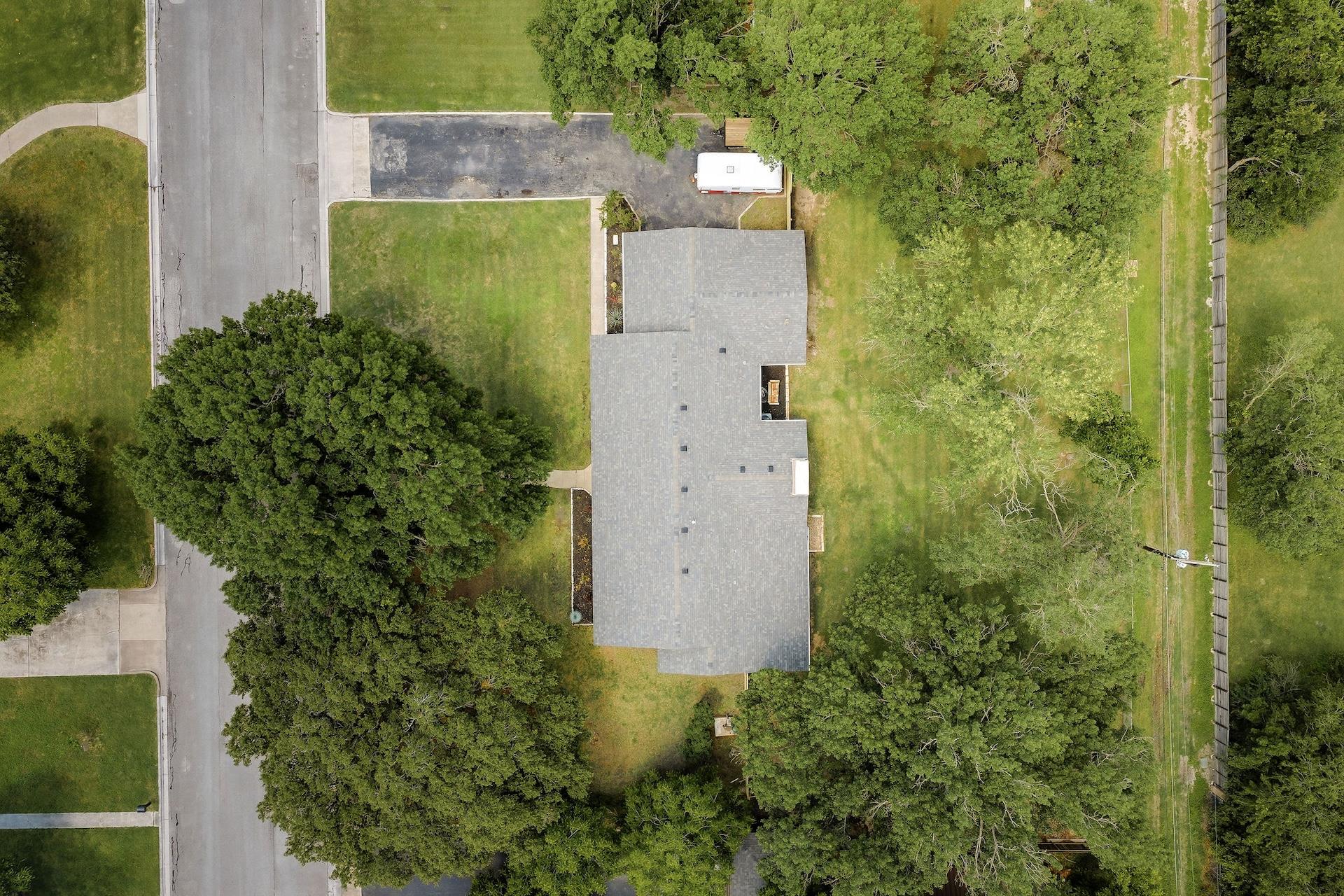 1215 W Live Oak St, Lockhart, TX 78644