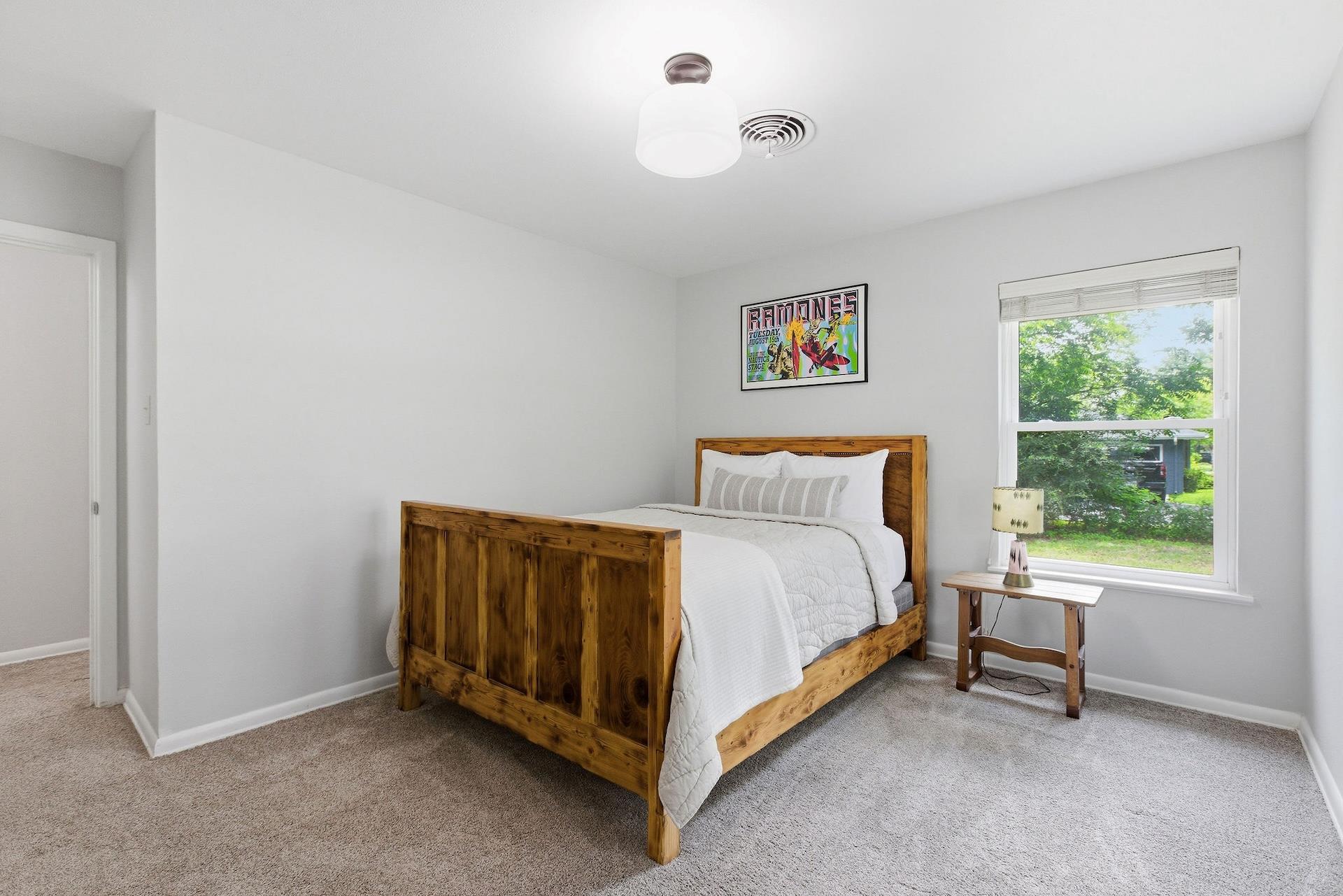 1215 W Live Oak St, Lockhart, TX 78644