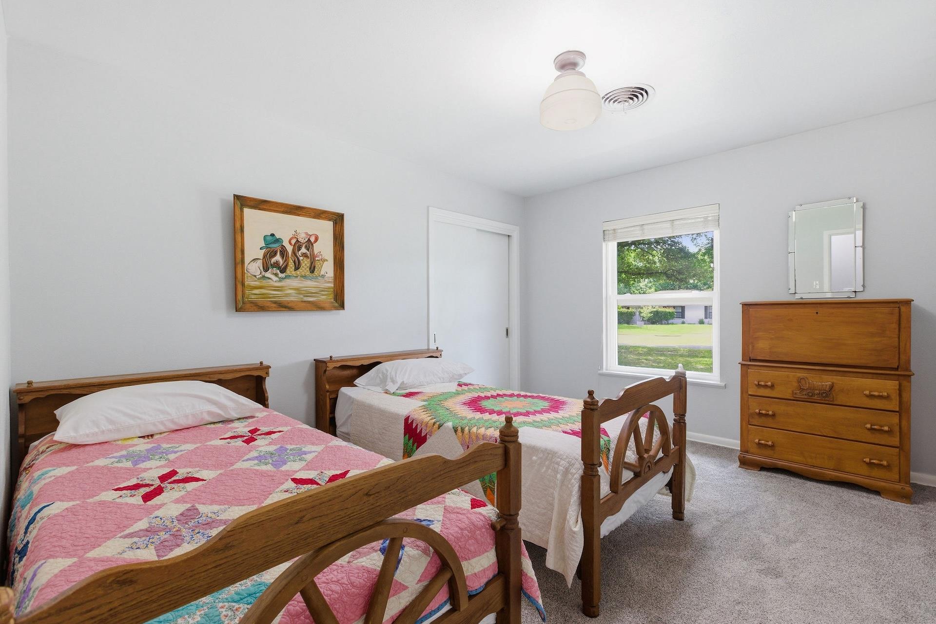 1215 W Live Oak St, Lockhart, TX 78644