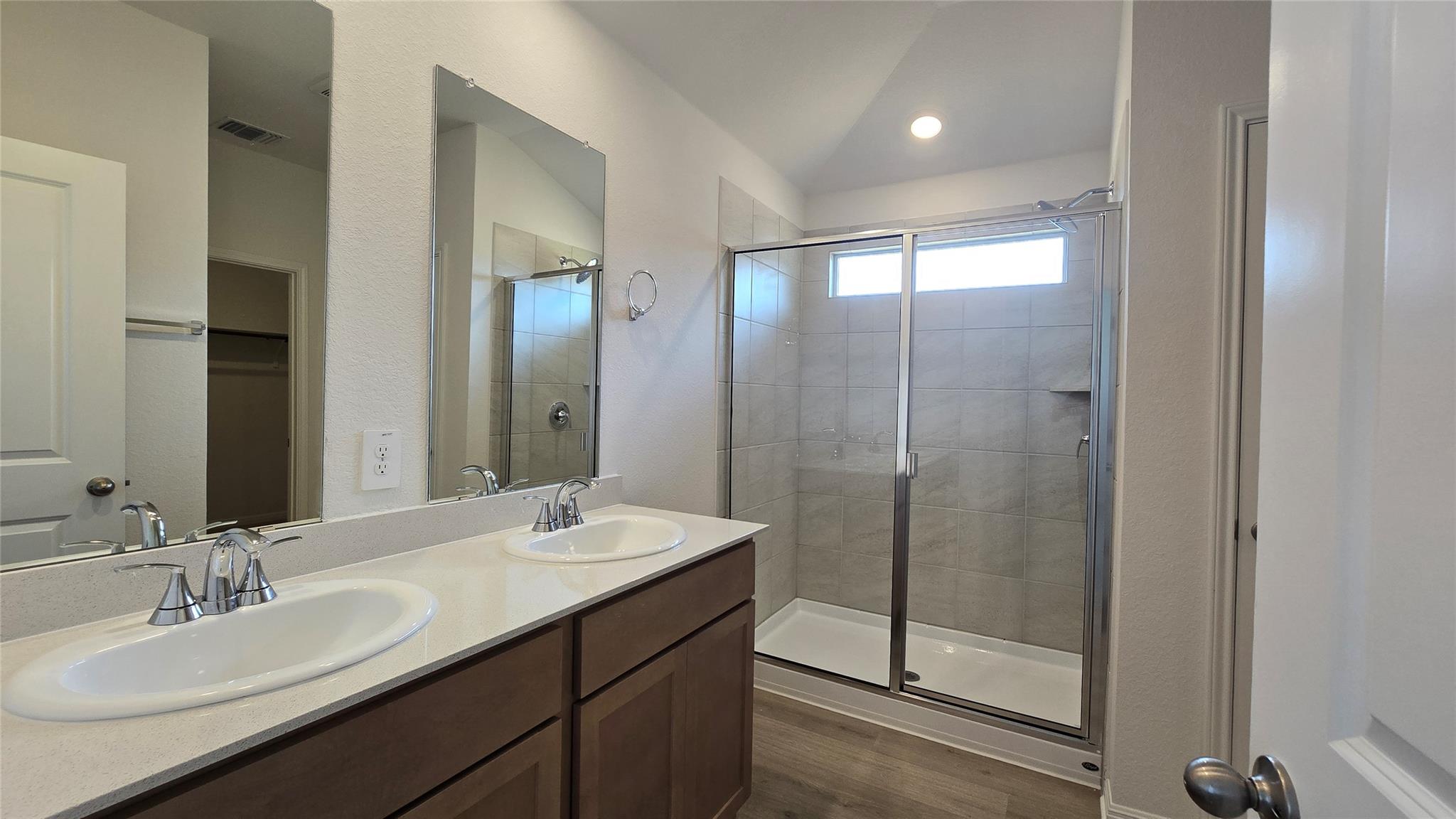 122 Holmby Dr, Hutto, TX 78634