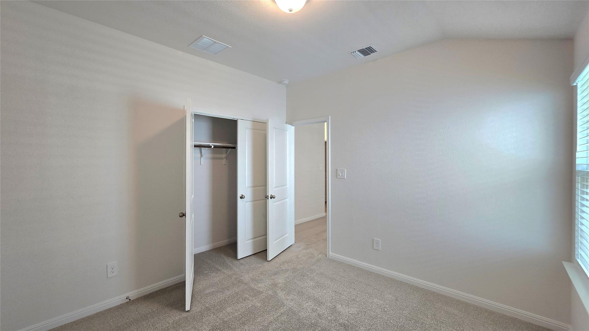 122 Holmby Dr, Hutto, TX 78634