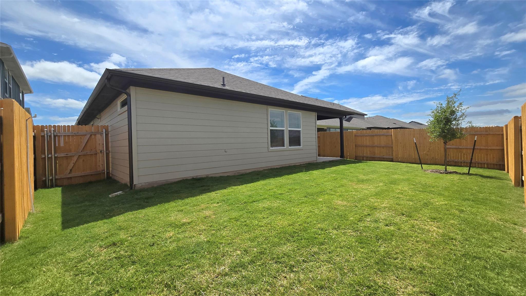 122 Holmby Dr, Hutto, TX 78634