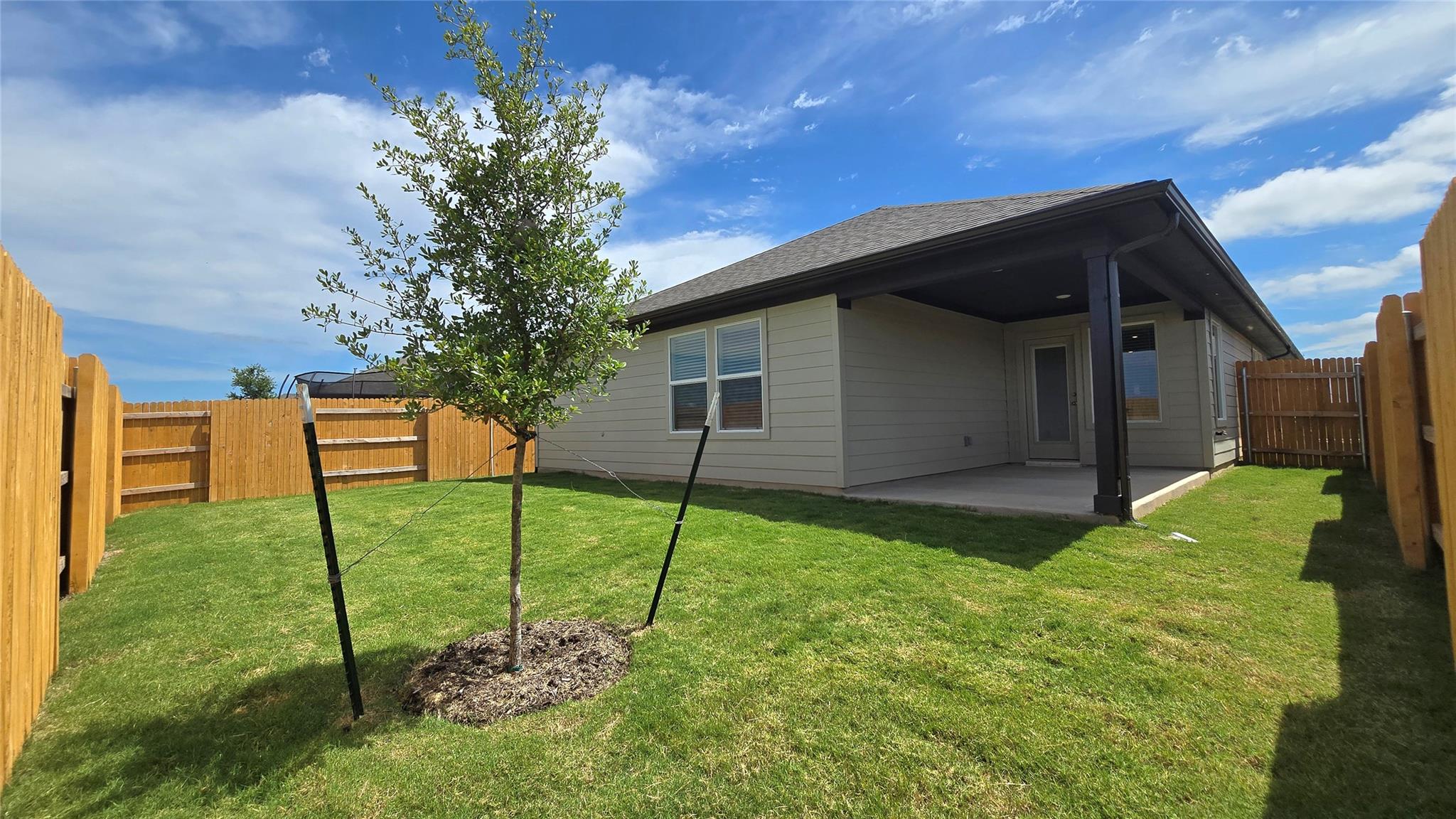 122 Holmby Dr, Hutto, TX 78634