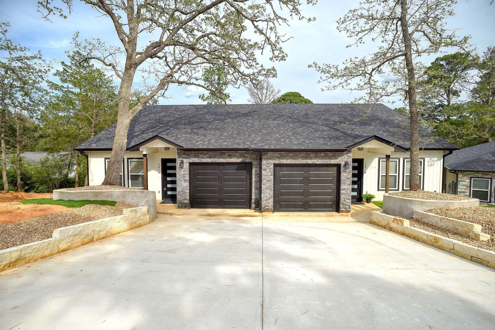 121 S Kanaio Dr, Bastrop, TX 78602