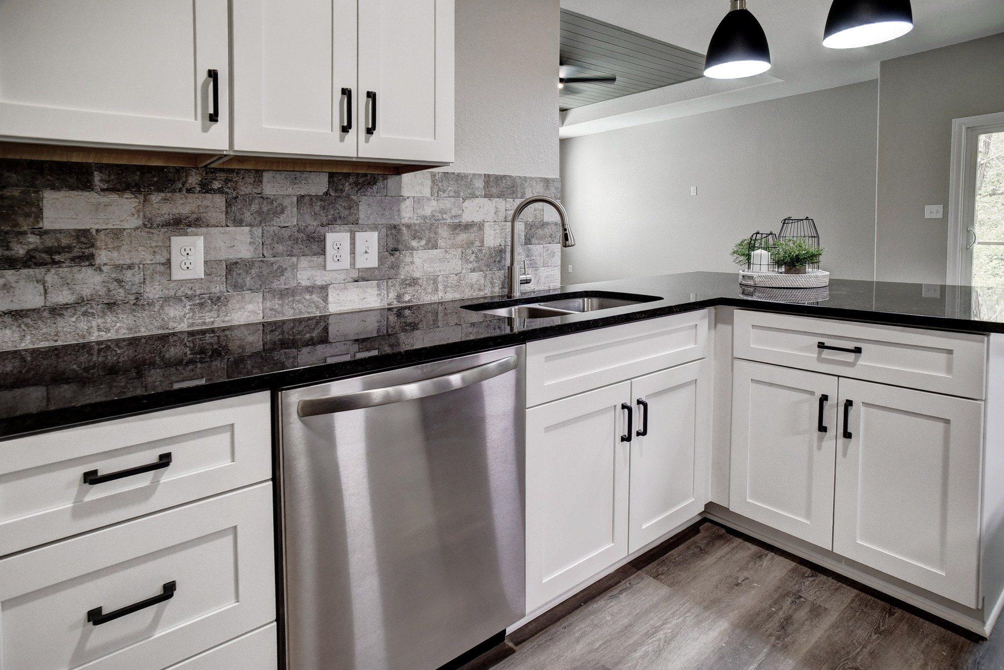 121 S Kanaio Dr, Bastrop, TX 78602