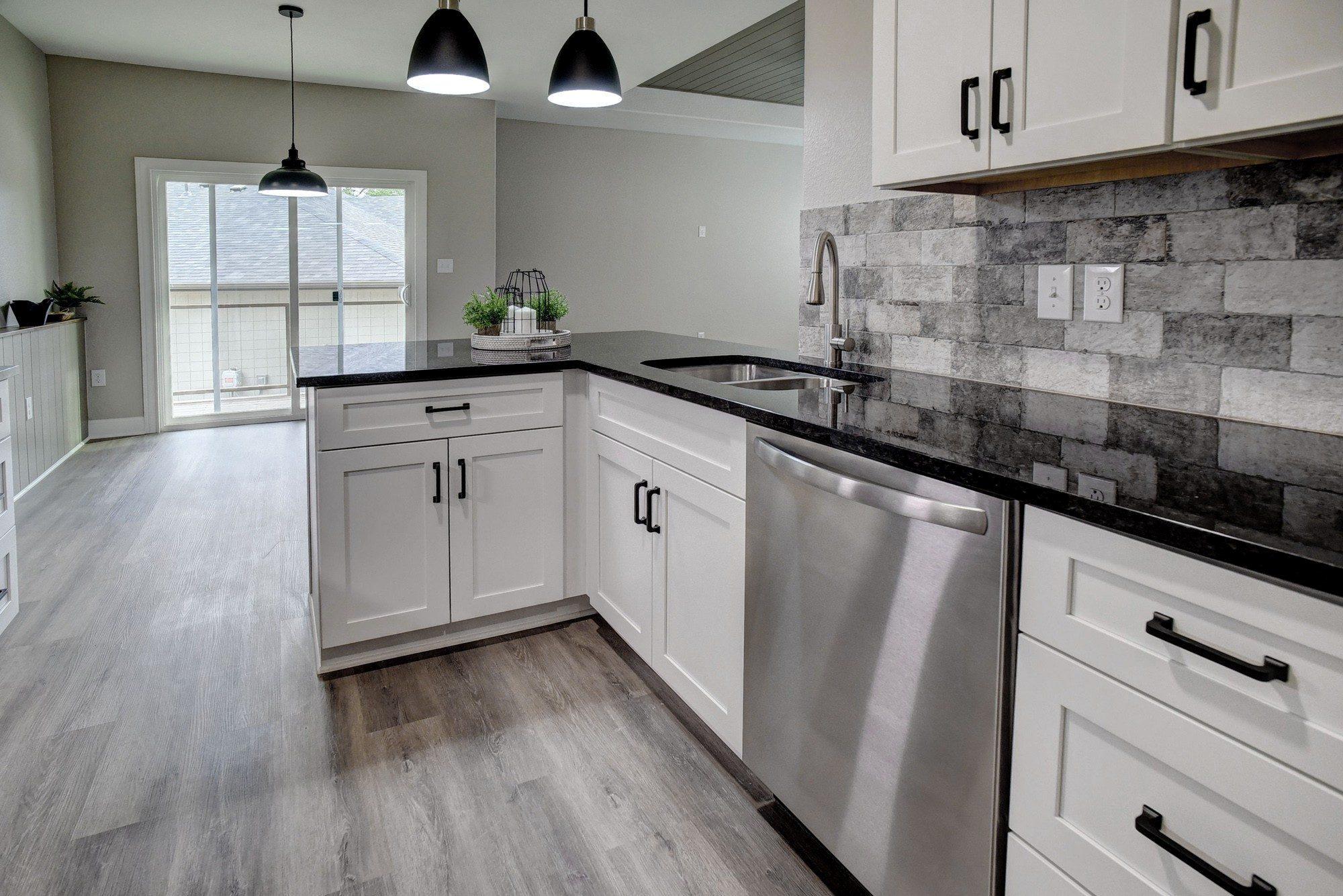 121 S Kanaio Dr, Bastrop, TX 78602