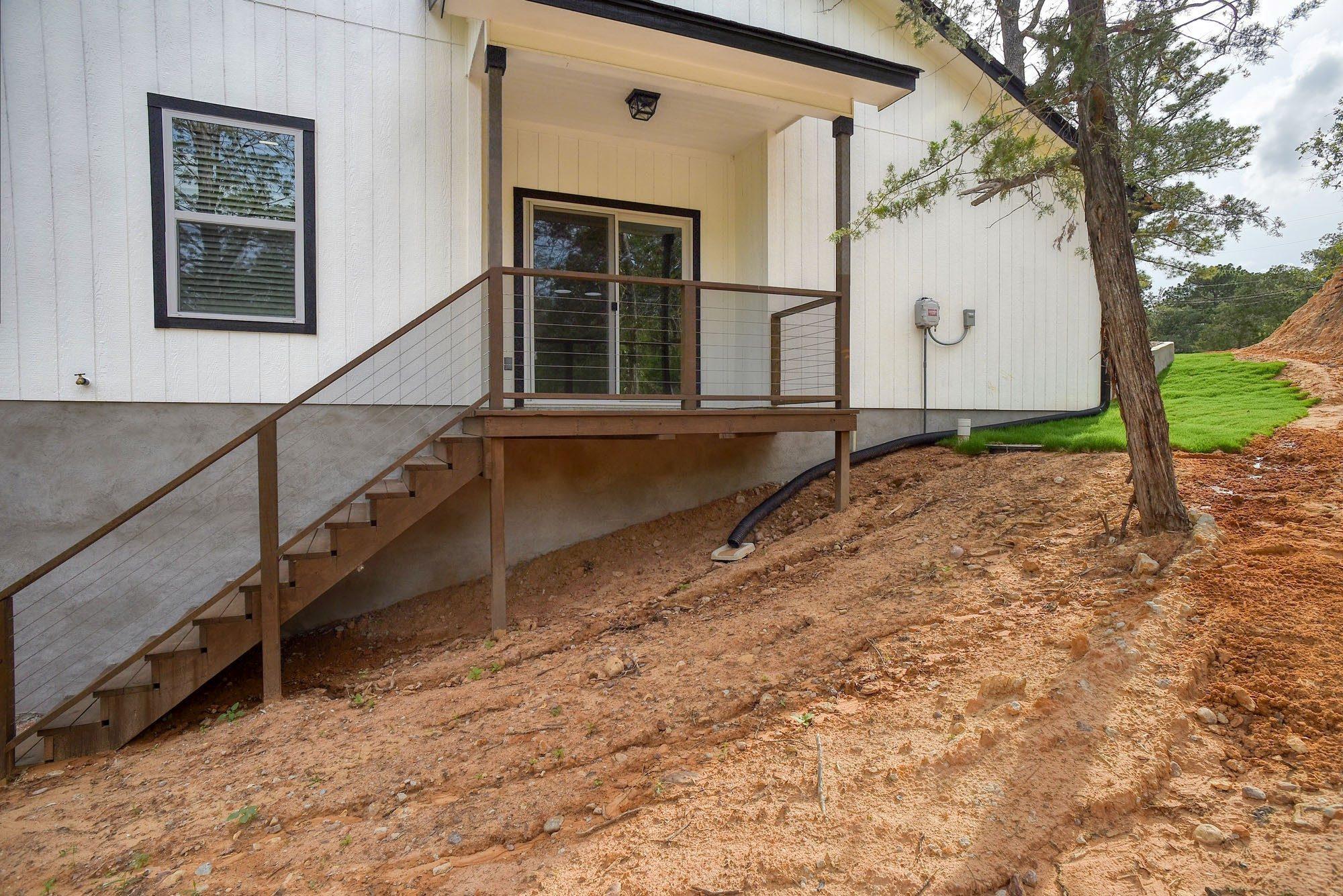 121 S Kanaio Dr, Bastrop, TX 78602