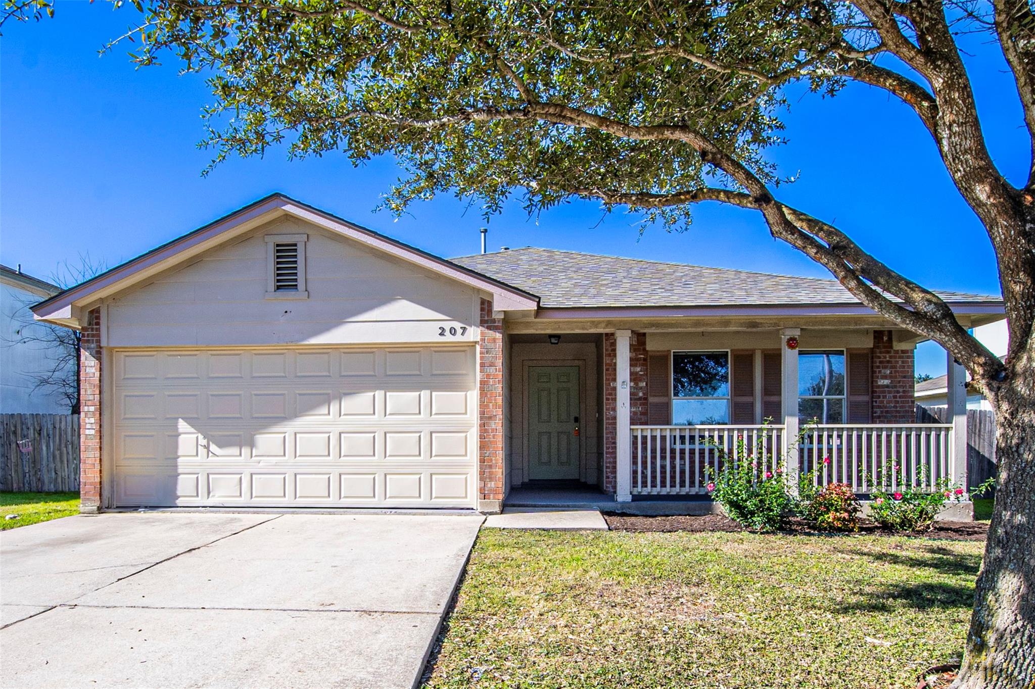 207 Mitchell Dr, Hutto, TX 78634