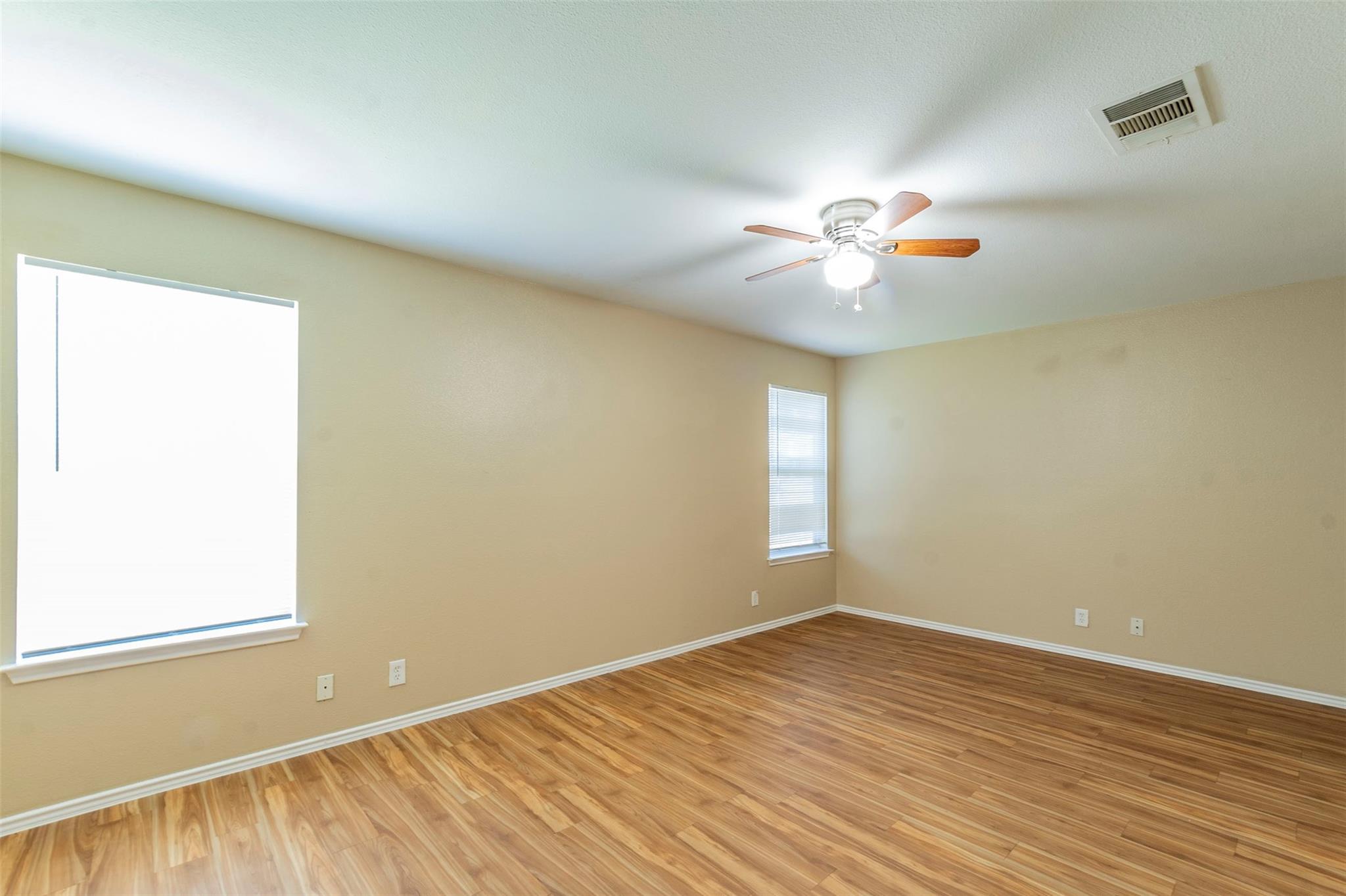 207 Mitchell Dr, Hutto, TX 78634