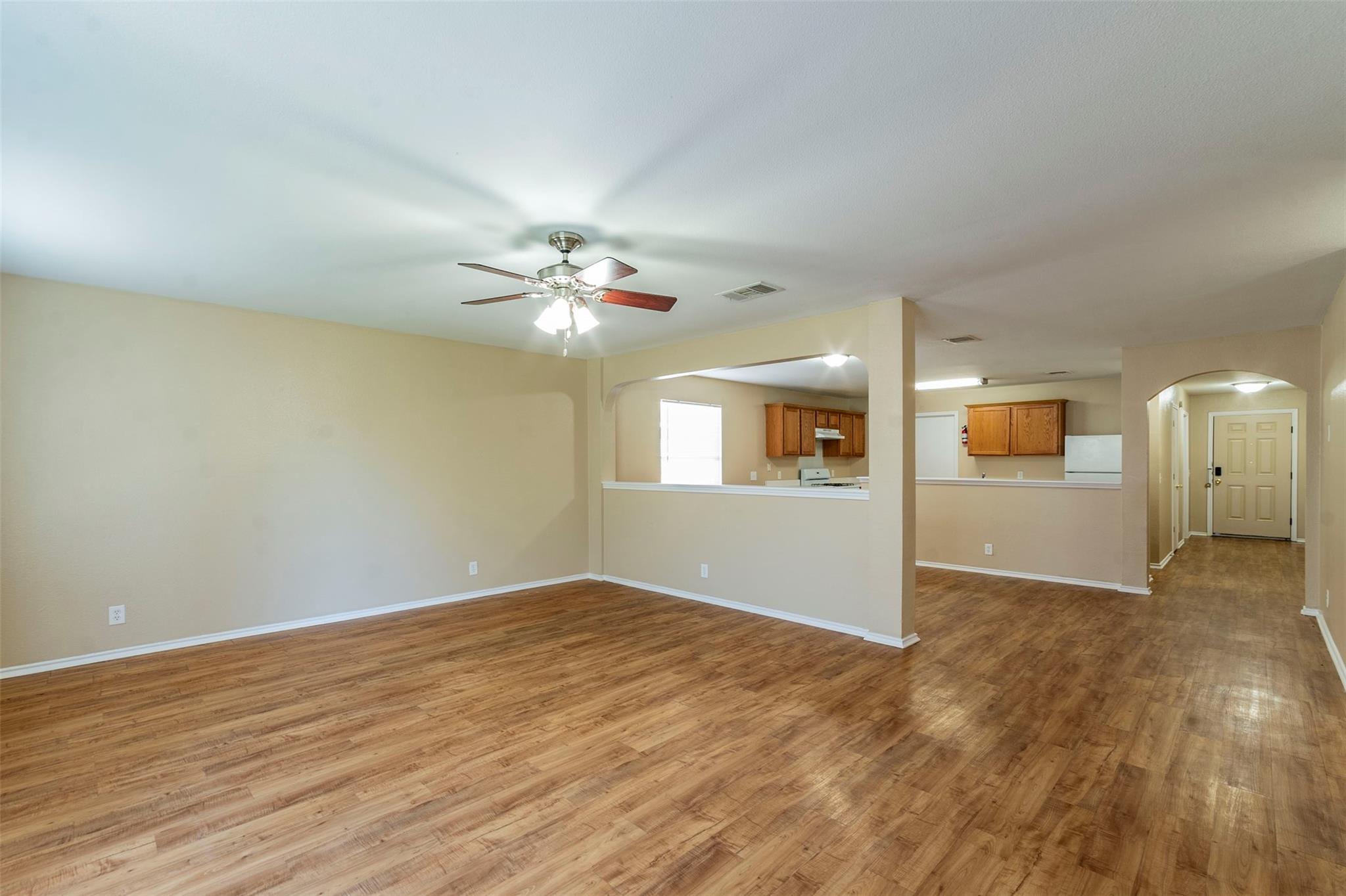 207 Mitchell Dr, Hutto, TX 78634