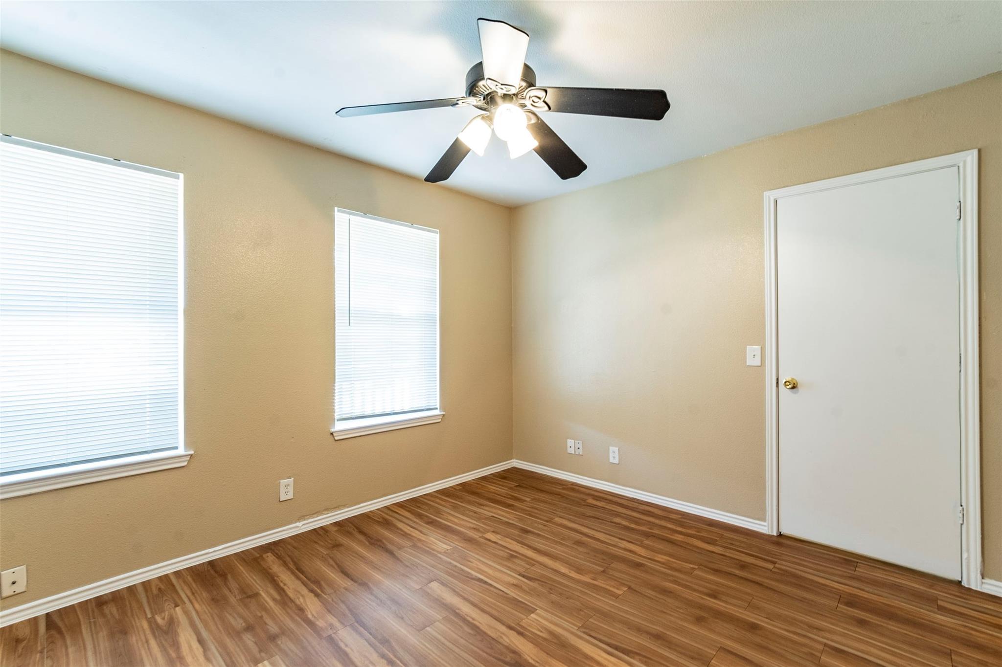 207 Mitchell Dr, Hutto, TX 78634