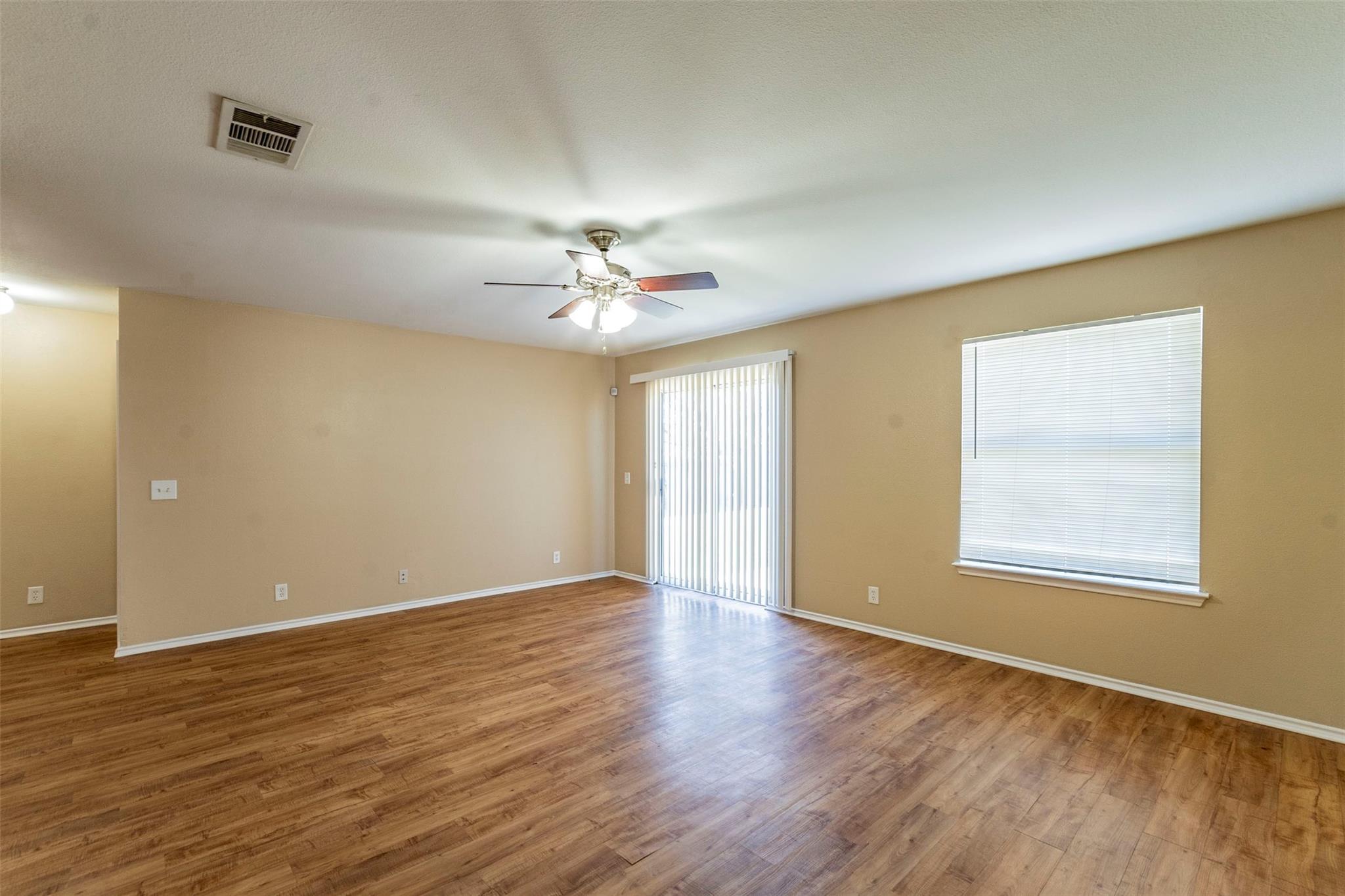 207 Mitchell Dr, Hutto, TX 78634