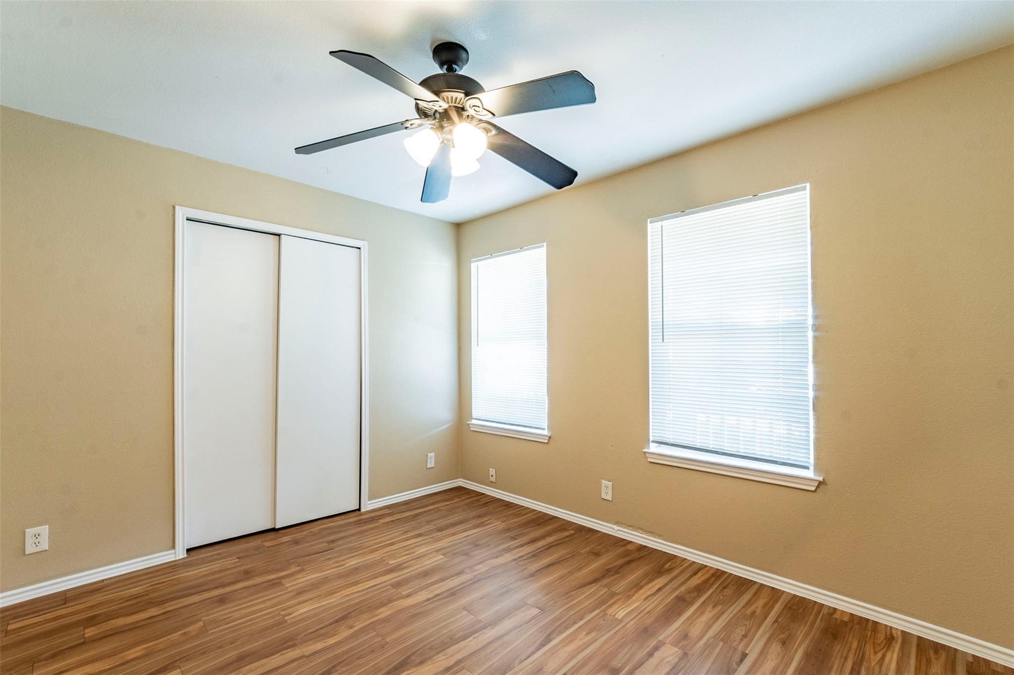 207 Mitchell Dr, Hutto, TX 78634