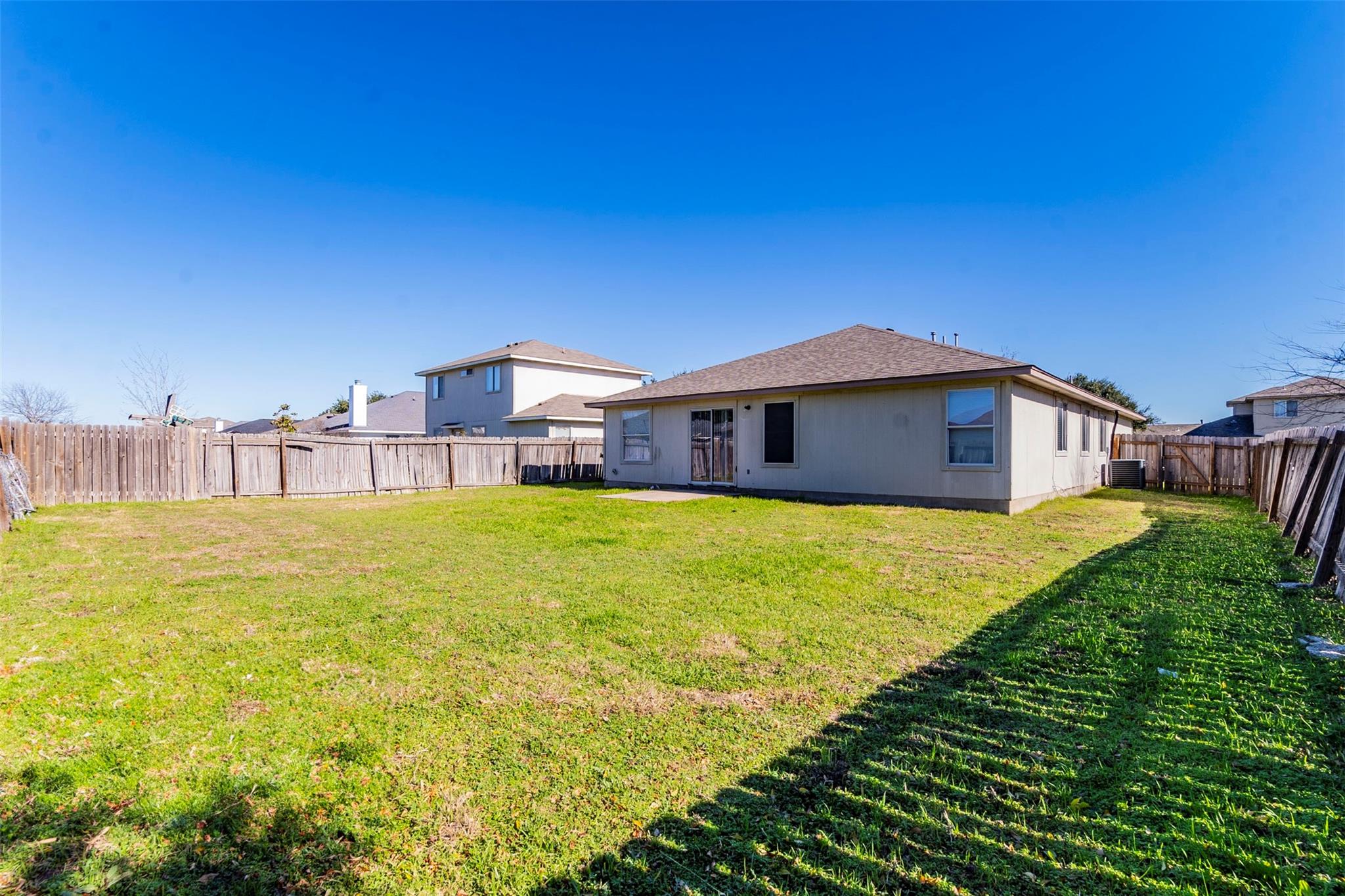207 Mitchell Dr, Hutto, TX 78634