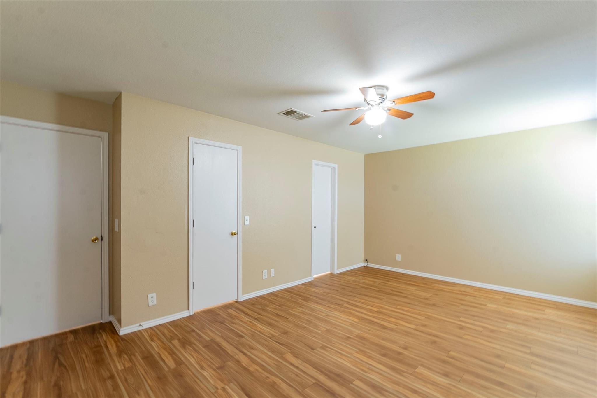 207 Mitchell Dr, Hutto, TX 78634