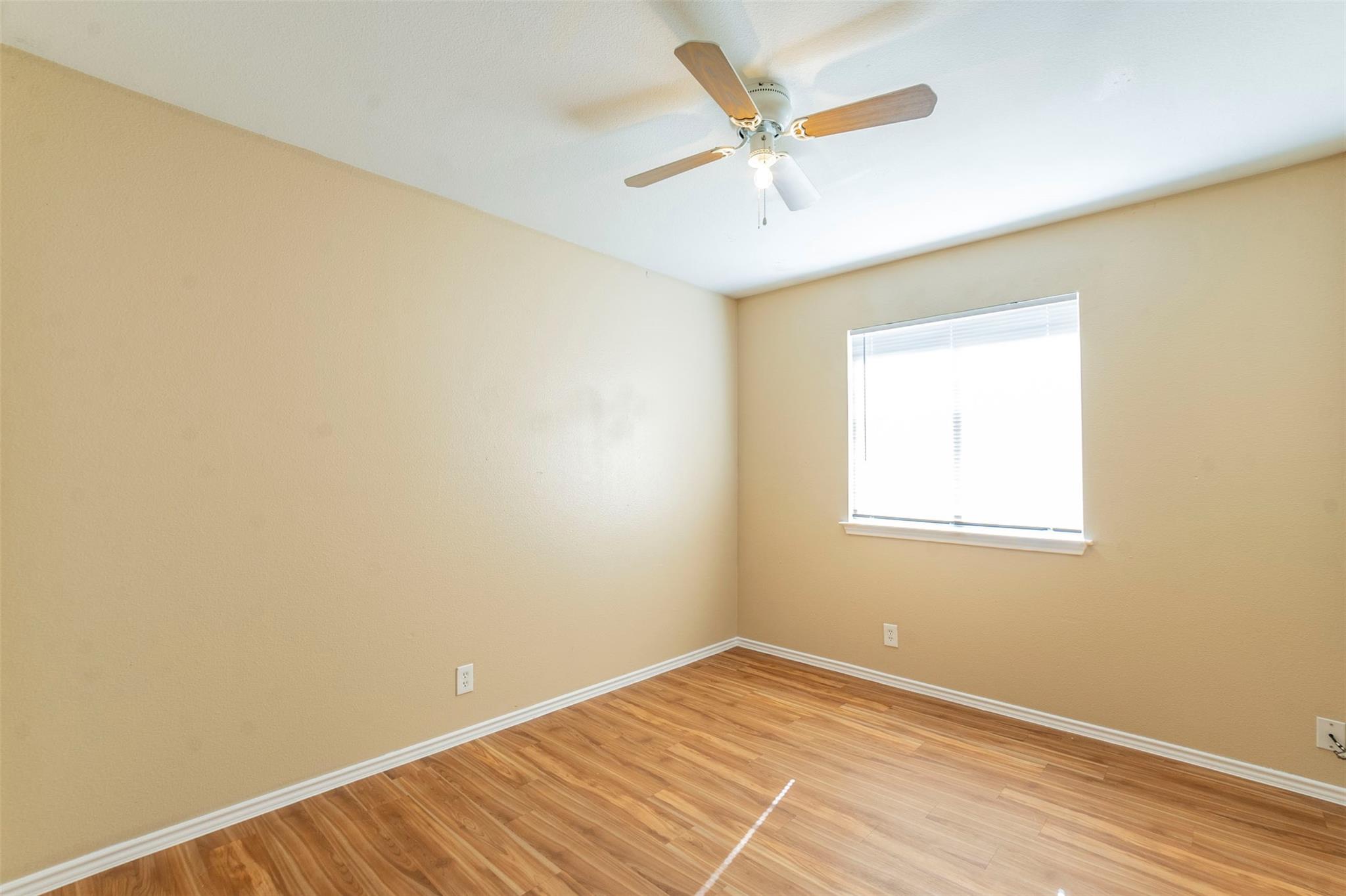 207 Mitchell Dr, Hutto, TX 78634