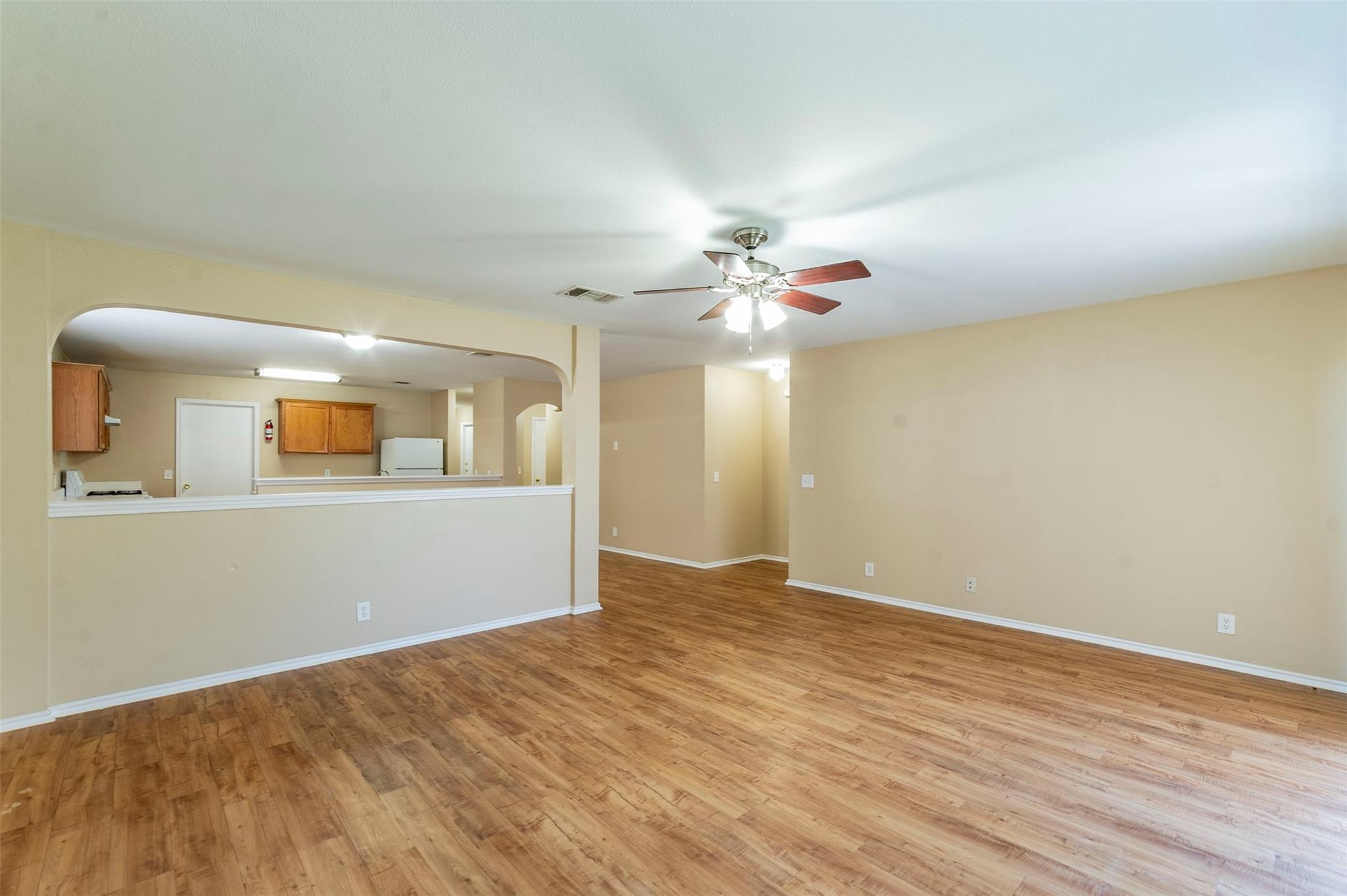 207 Mitchell Dr, Hutto, TX 78634