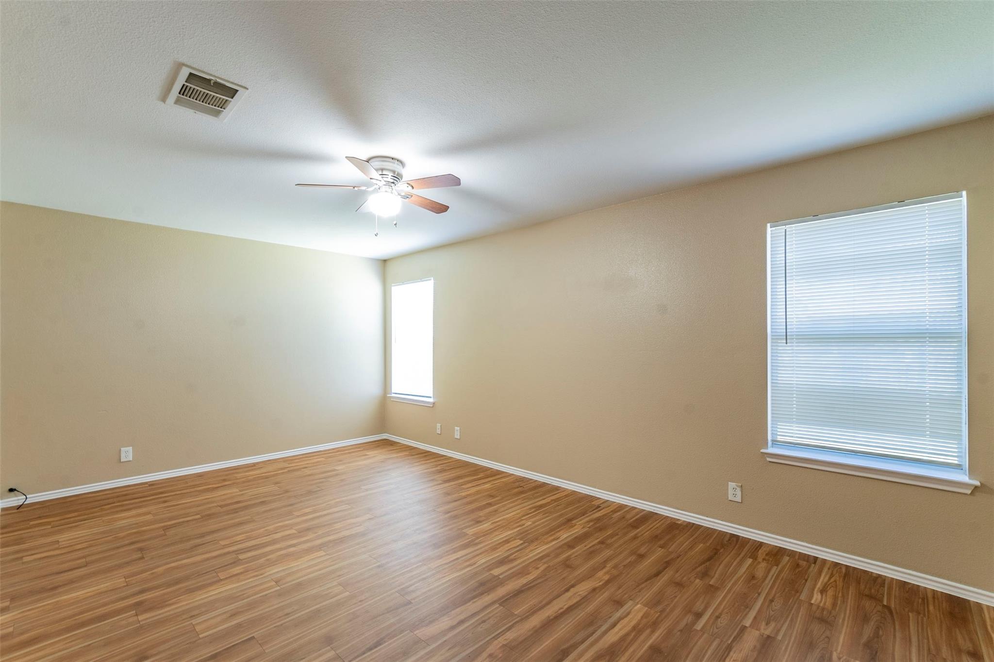 207 Mitchell Dr, Hutto, TX 78634