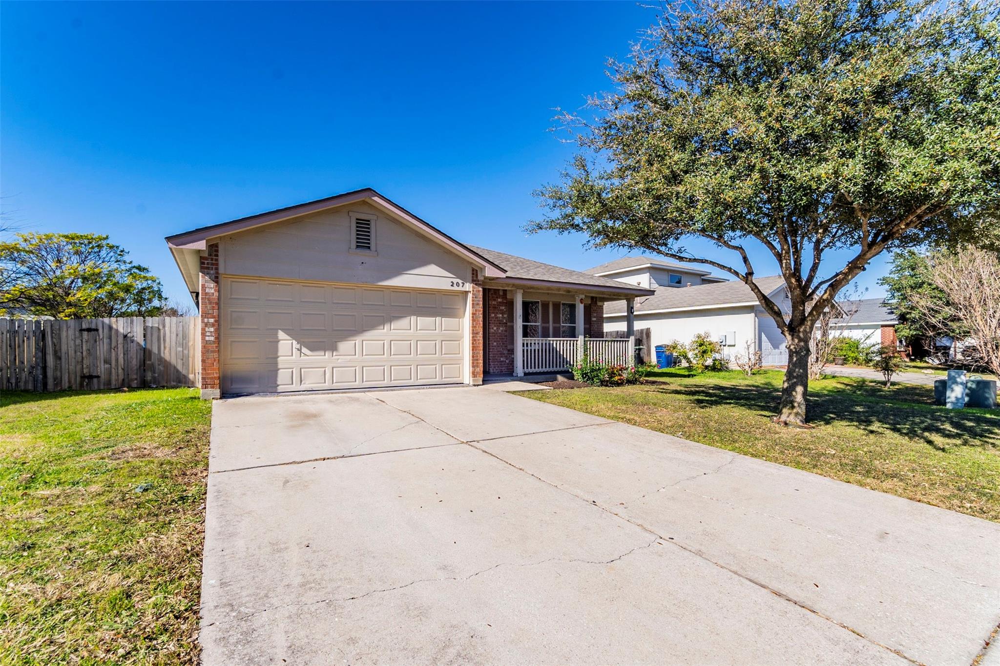 207 Mitchell Dr, Hutto, TX 78634